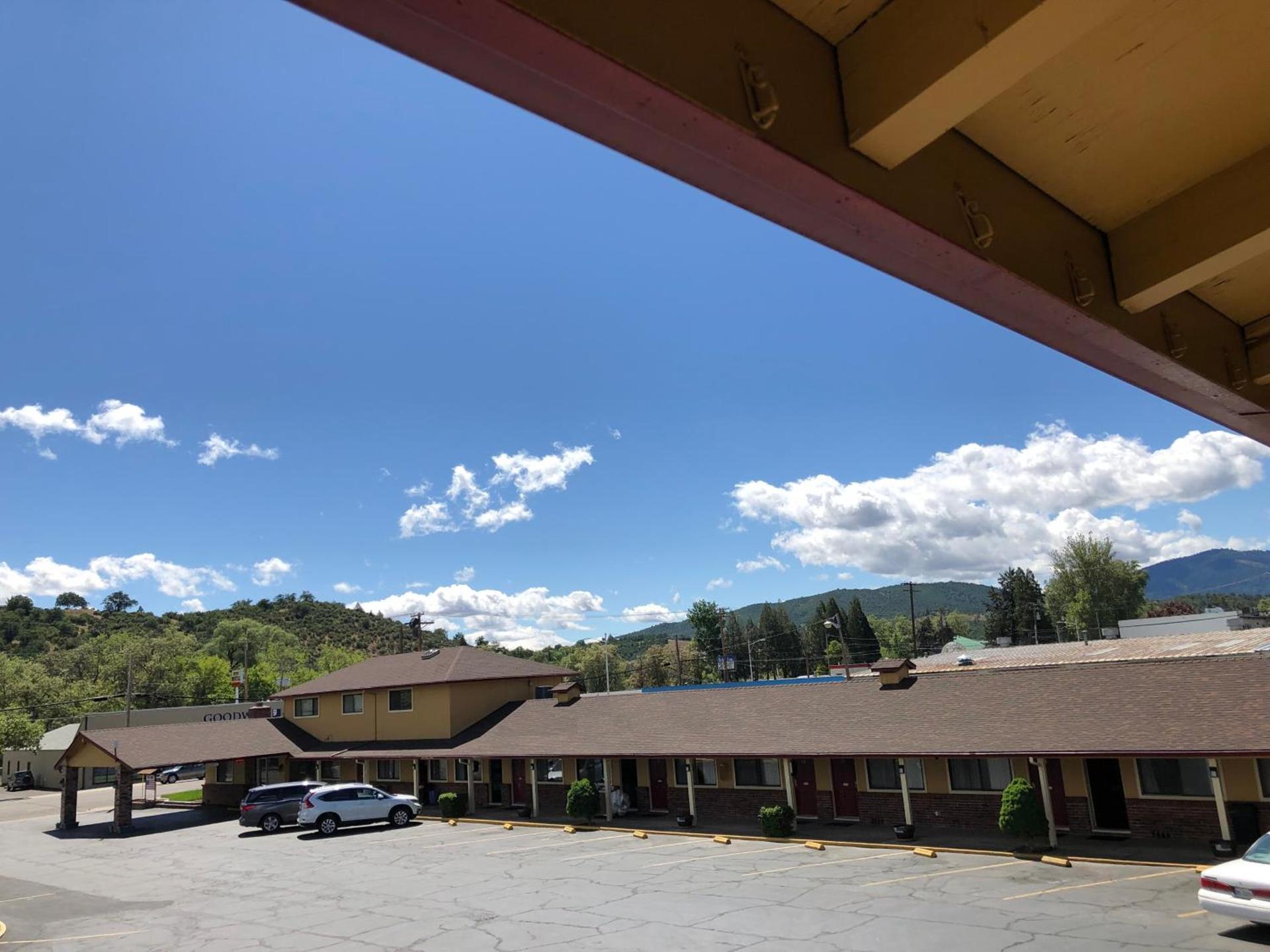 Klamath Motor Lodge photo 3