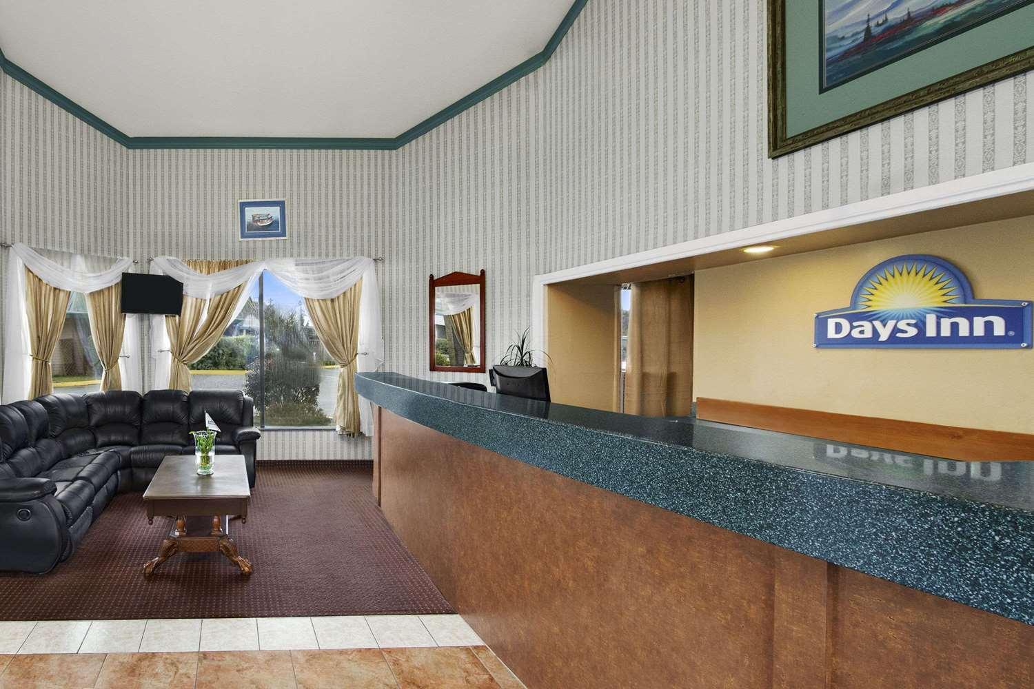 Days Inn by Wyndham Auburn photo 19