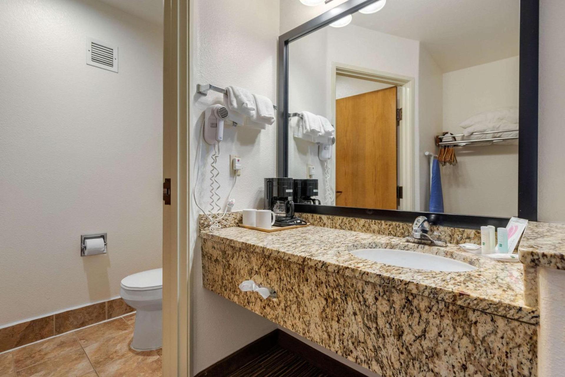 Quality Inn & Suites Limon photo 26