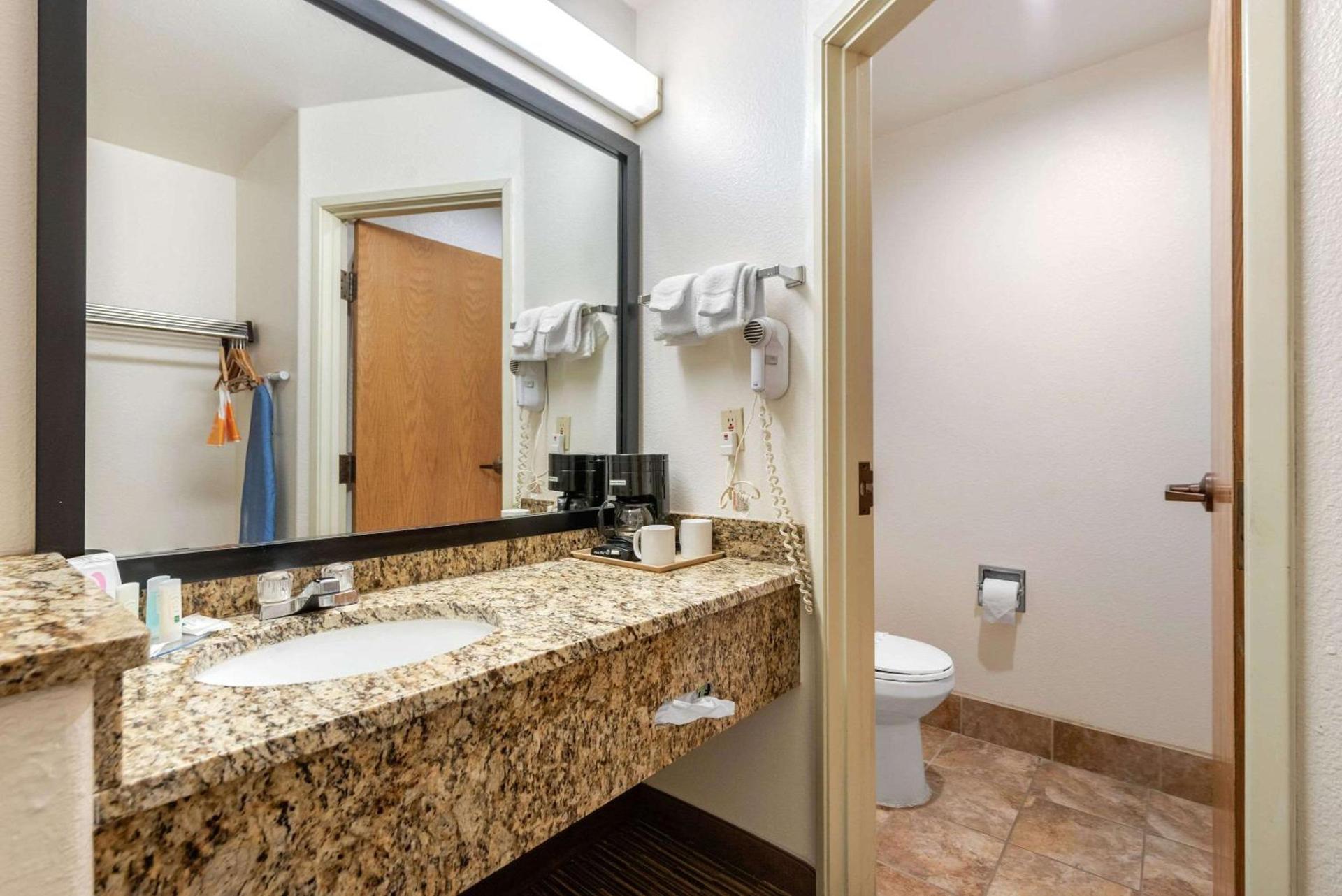 Quality Inn & Suites Limon photo 18