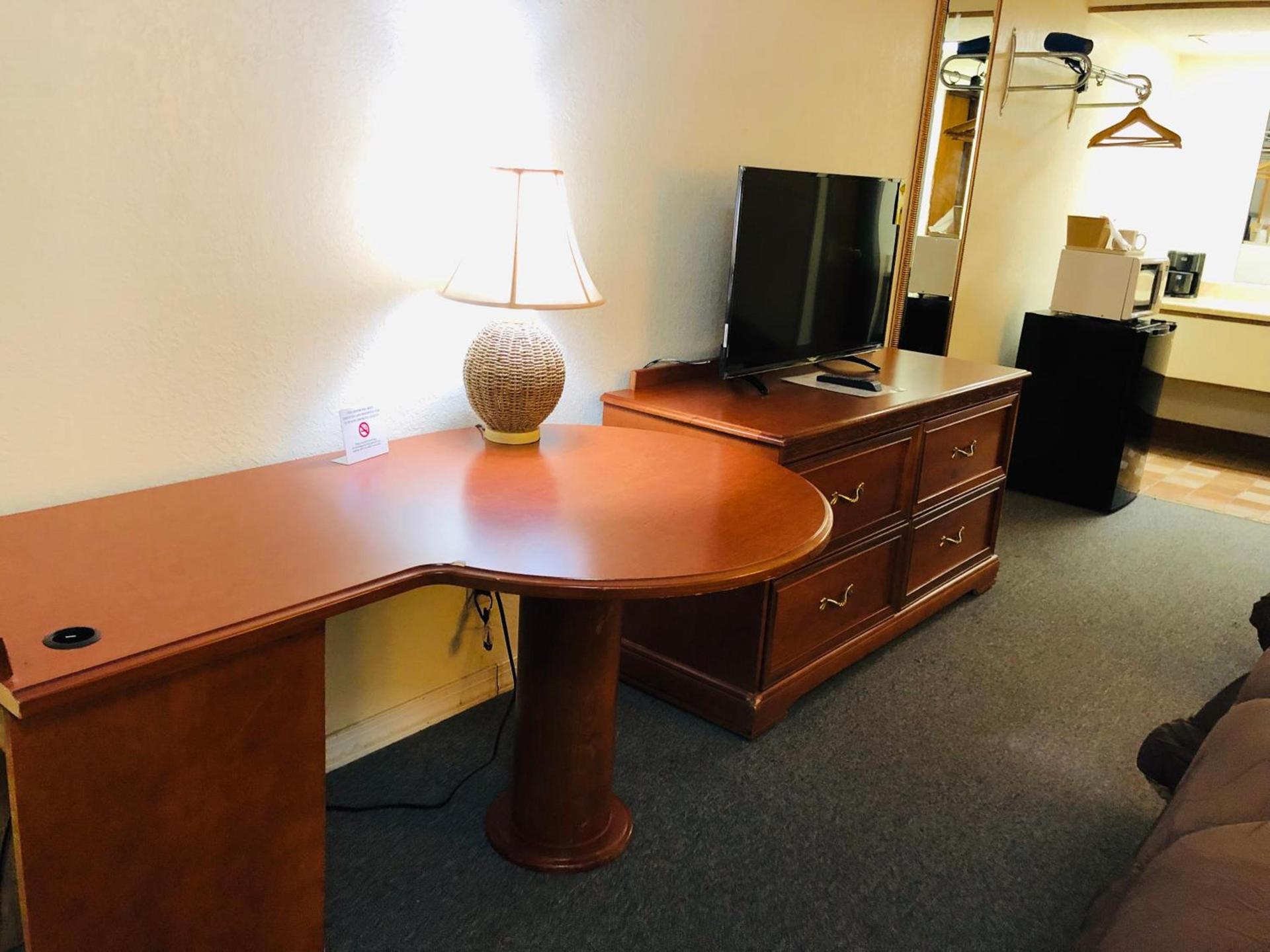 Ozark Inn & Suites photo 9