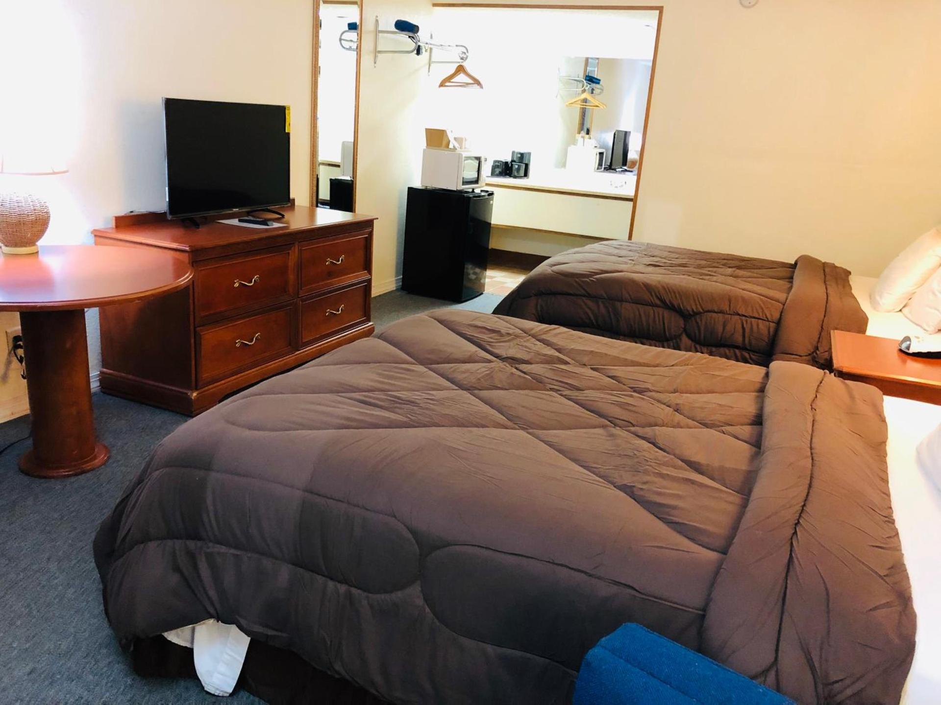 Ozark Inn & Suites photo 8