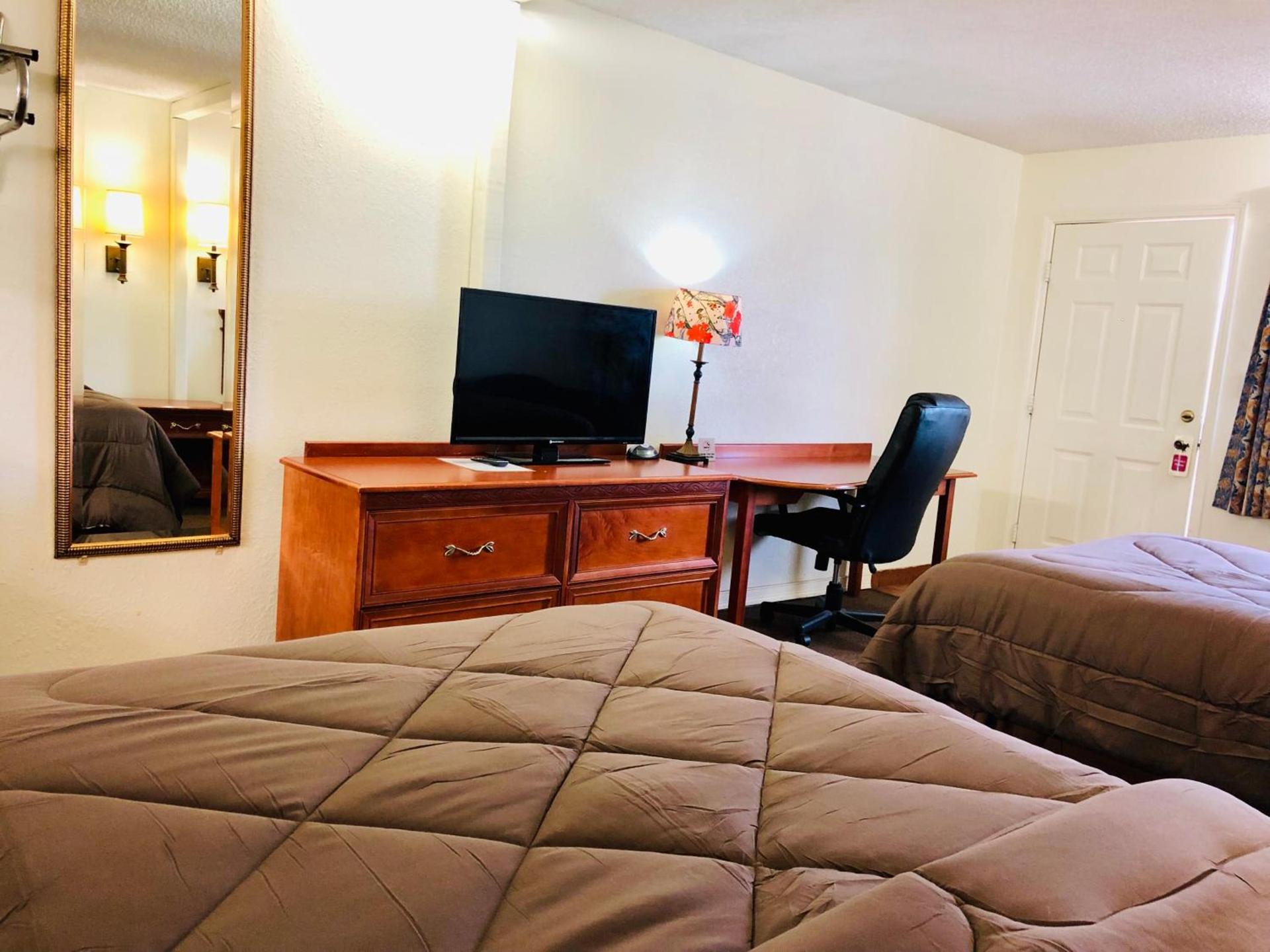 Ozark Inn & Suites photo 7