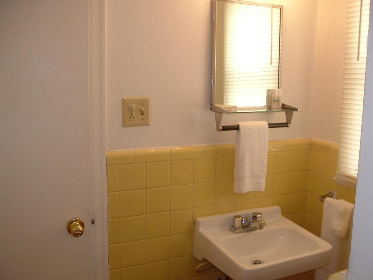 Fels Three Crown Motel photo 18