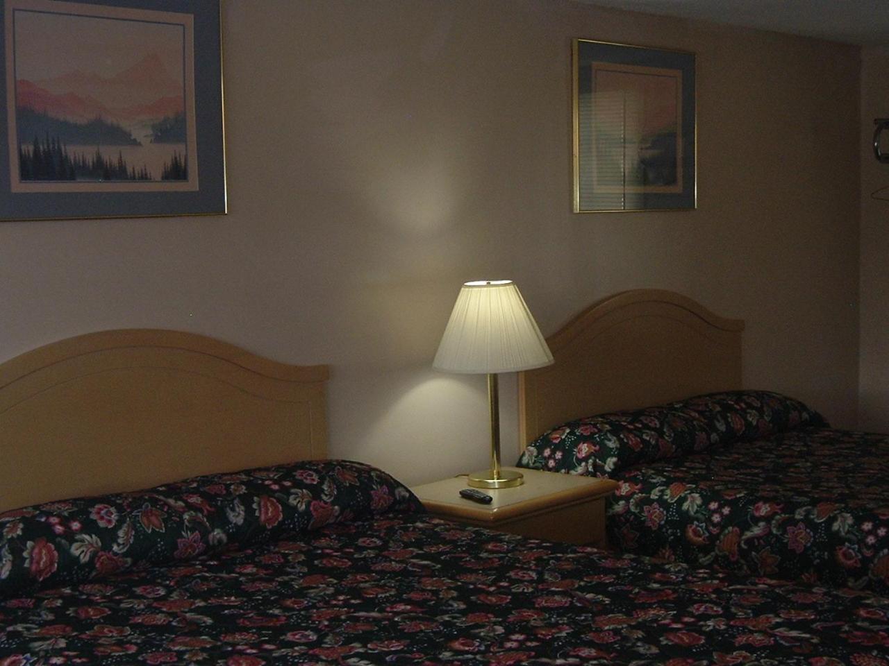 Fels Three Crown Motel photo 13