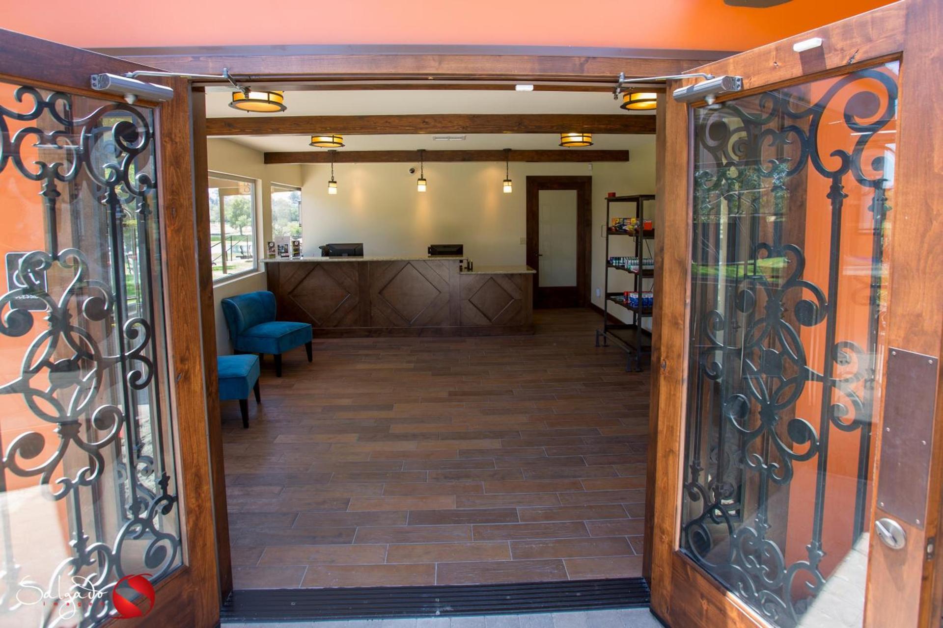 Carlton Oaks Lodge, an Ascend Collection Hotel photo 2