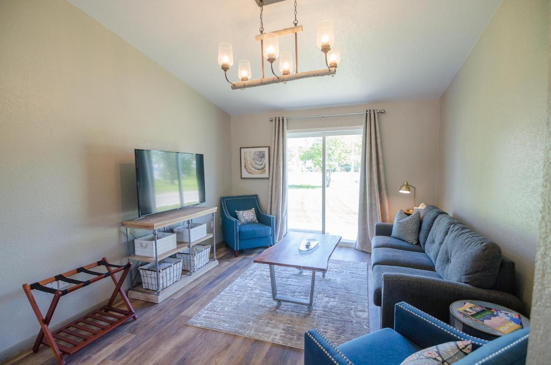 Colony Suites photo 71