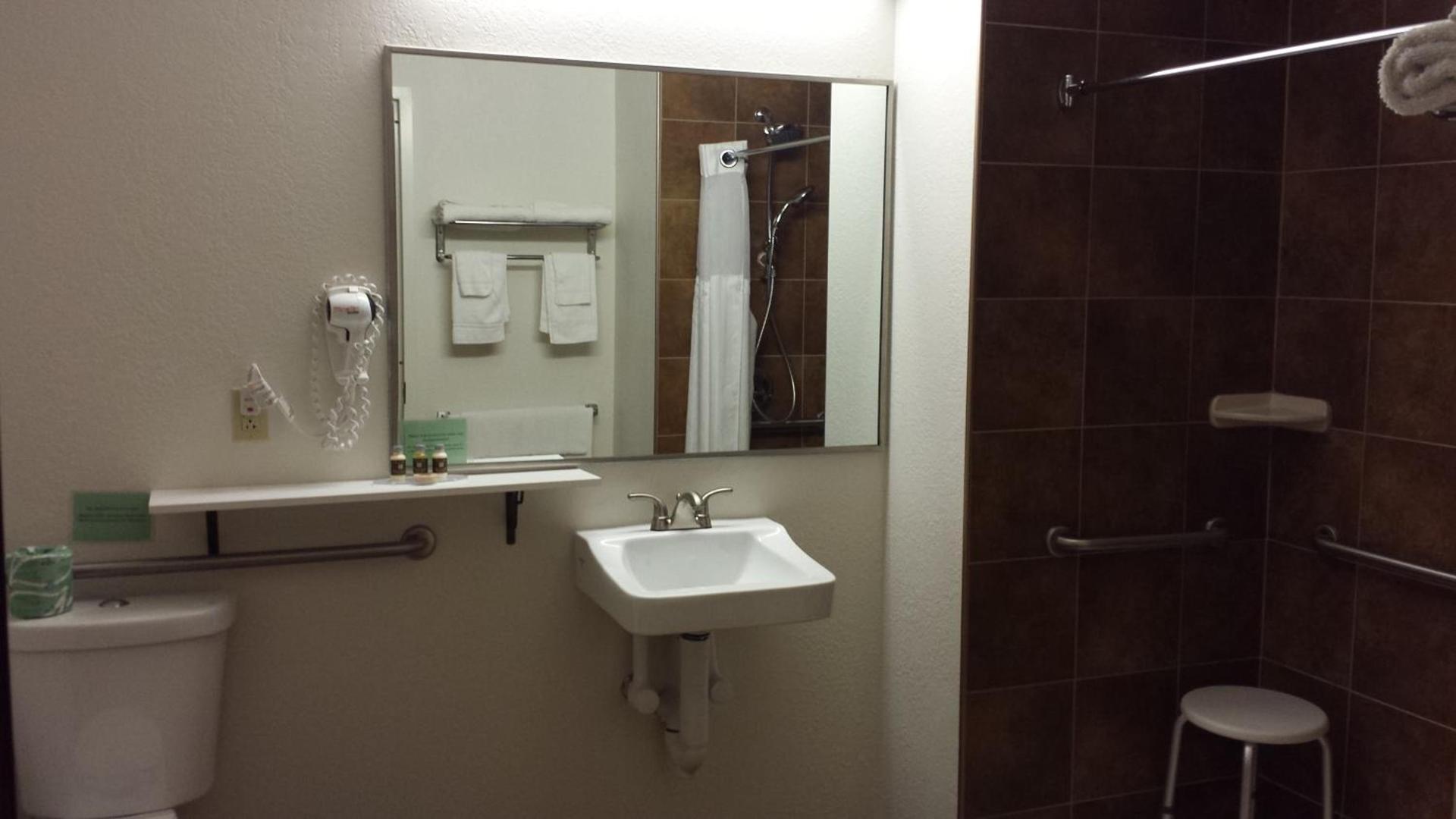 Pleasant Night Inn Carthage Near Fort Drum photo 21