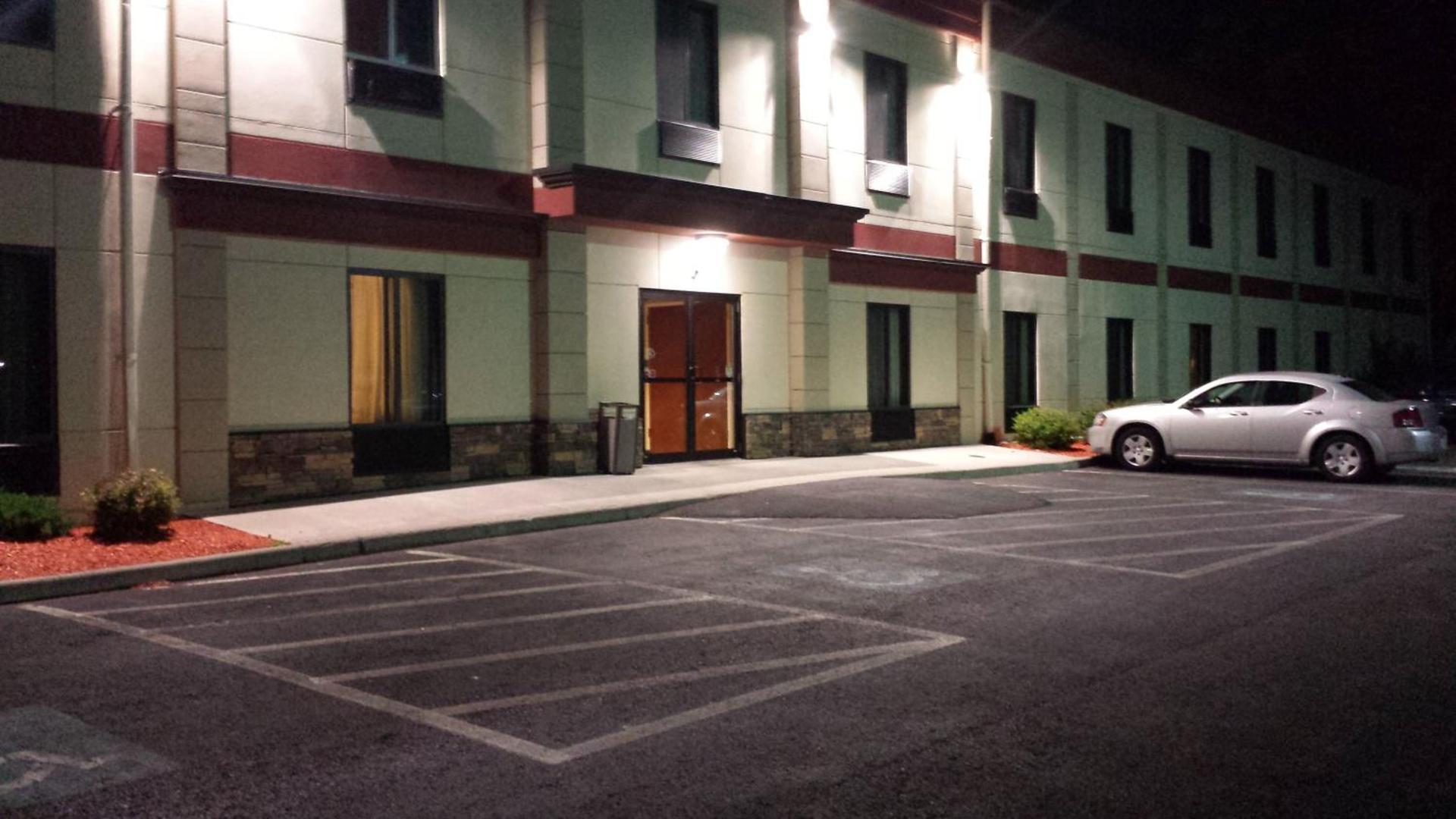 Pleasant Night Inn Carthage Near Fort Drum photo 8