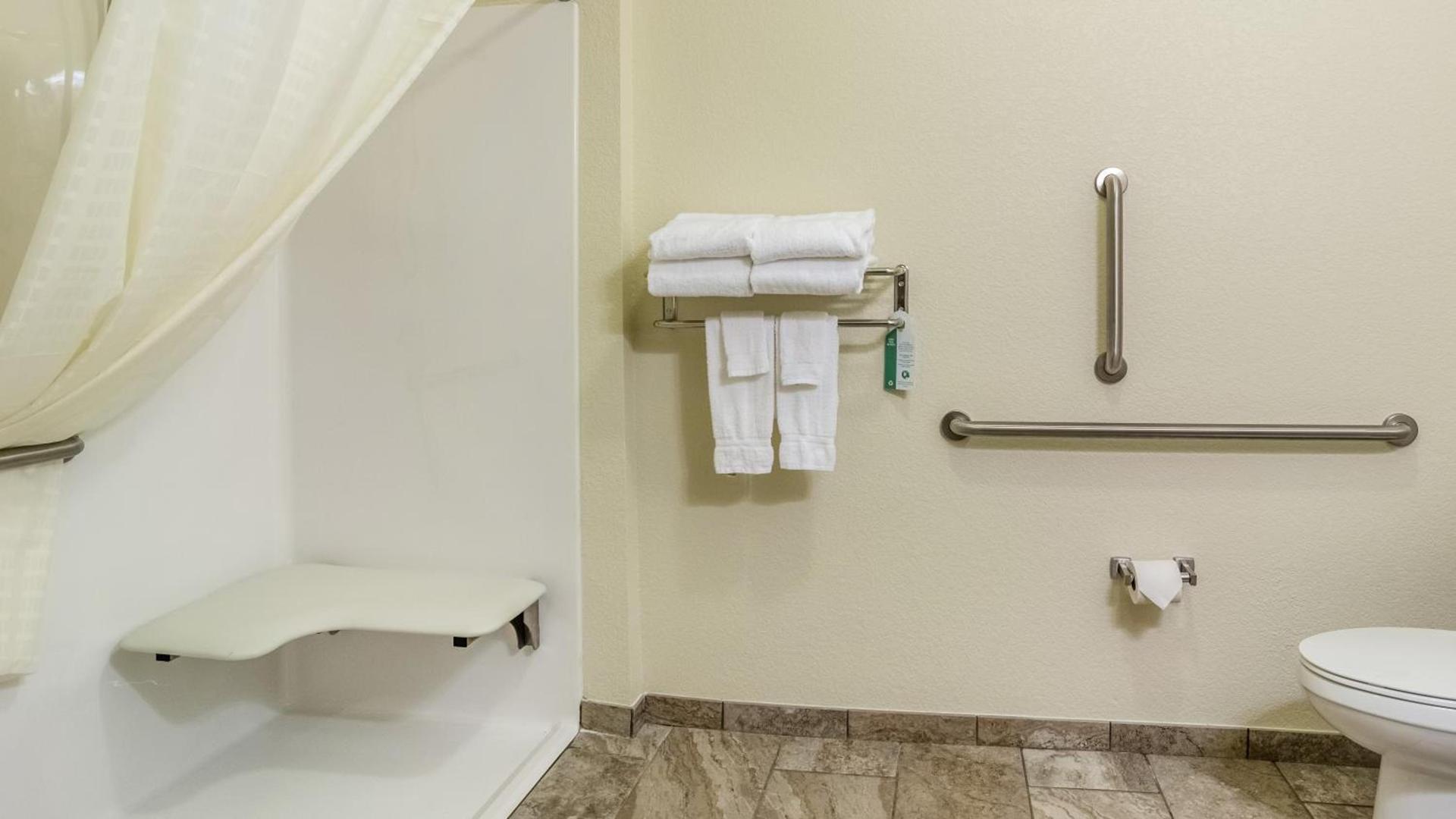 Cobblestone Inn & Suites Steele photo 5