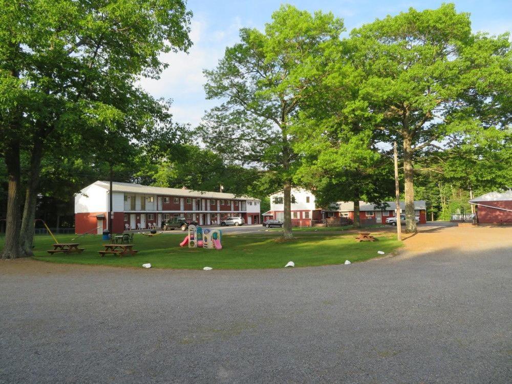 Red Ranch Inn — hotel in Catskill