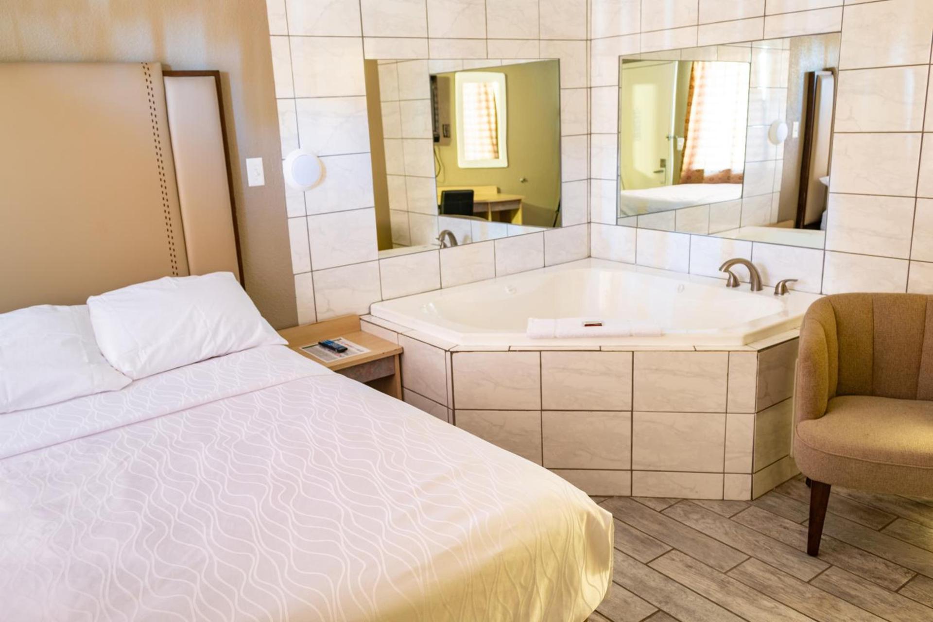 Econo Lodge Inn & Suites Yuma photo 9