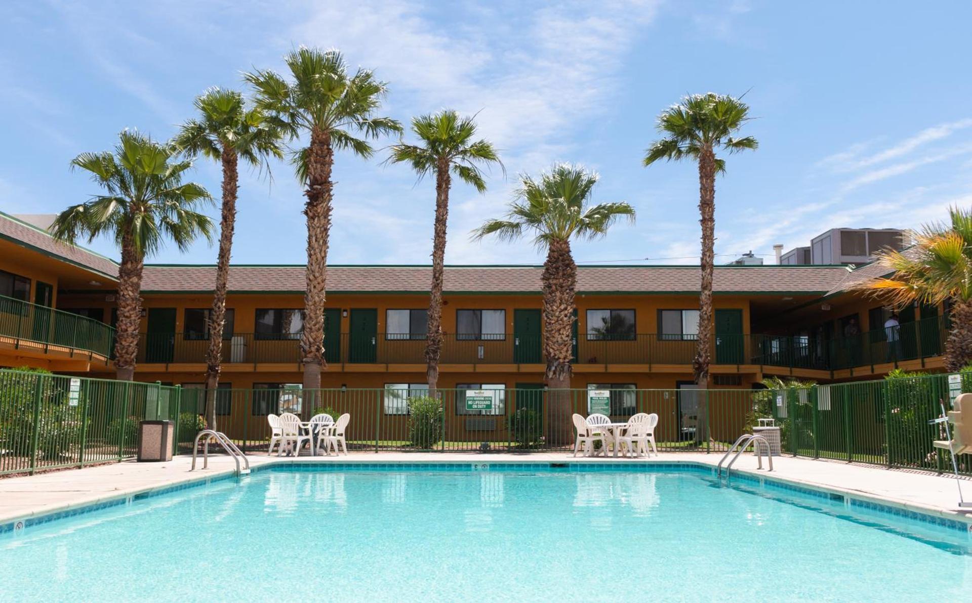 Econo Lodge Inn & Suites Yuma photo 1