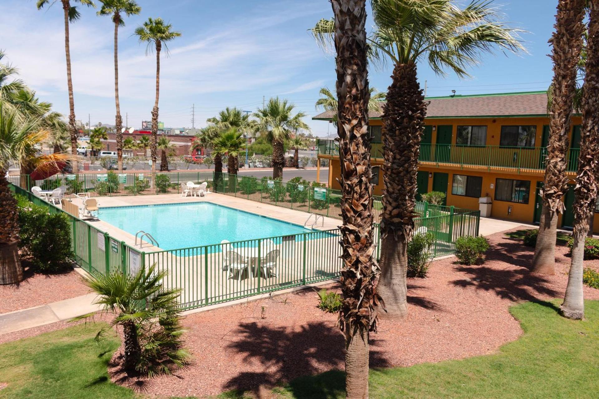 Econo Lodge Inn & Suites Yuma photo 6