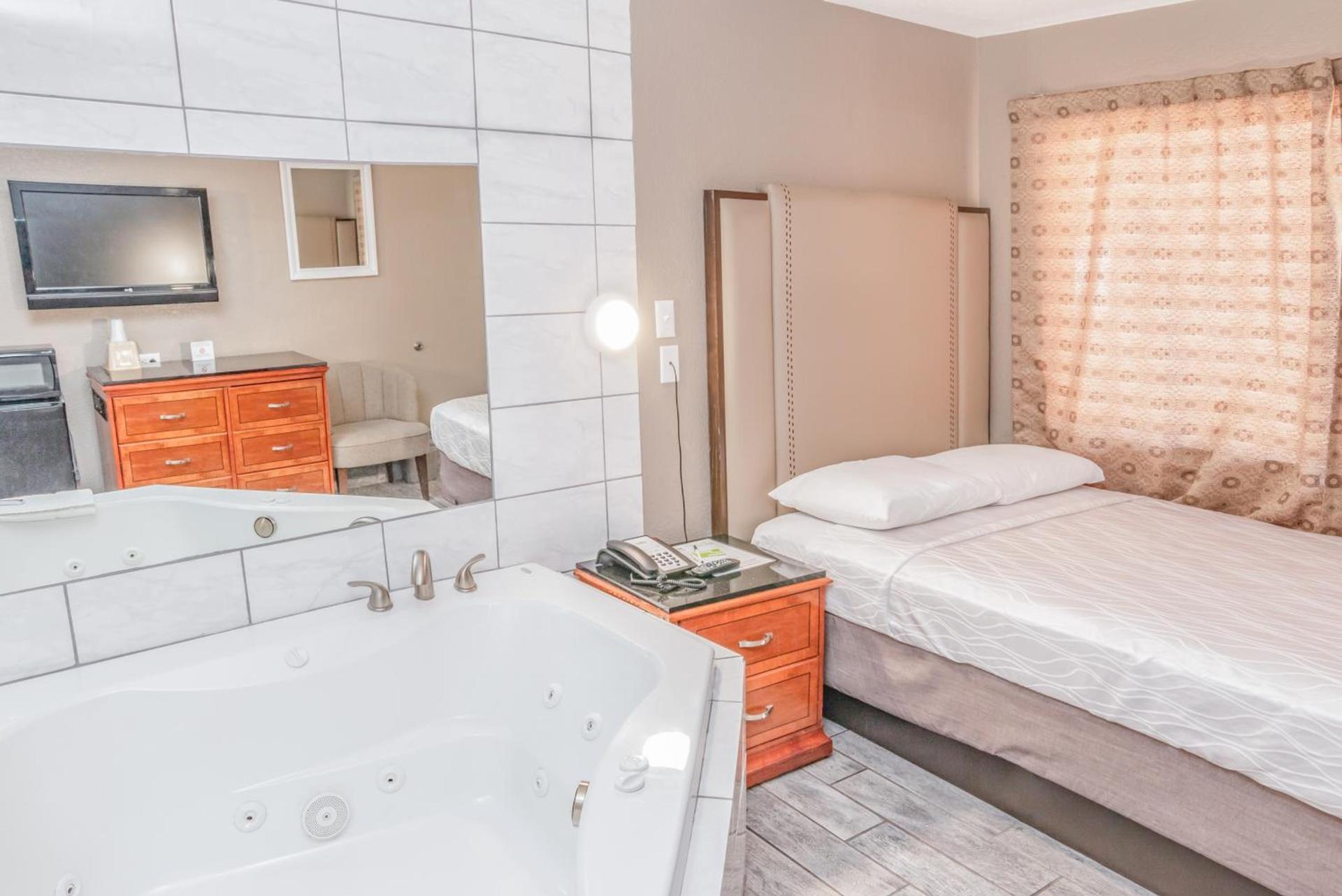Econo Lodge Inn & Suites Yuma photo 8
