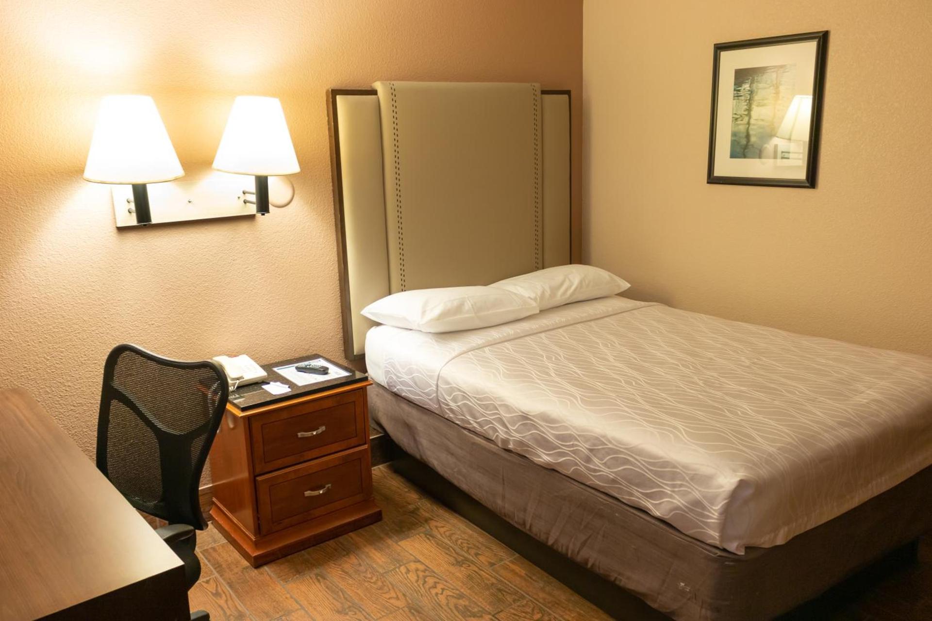 Econo Lodge Inn & Suites Yuma photo 10