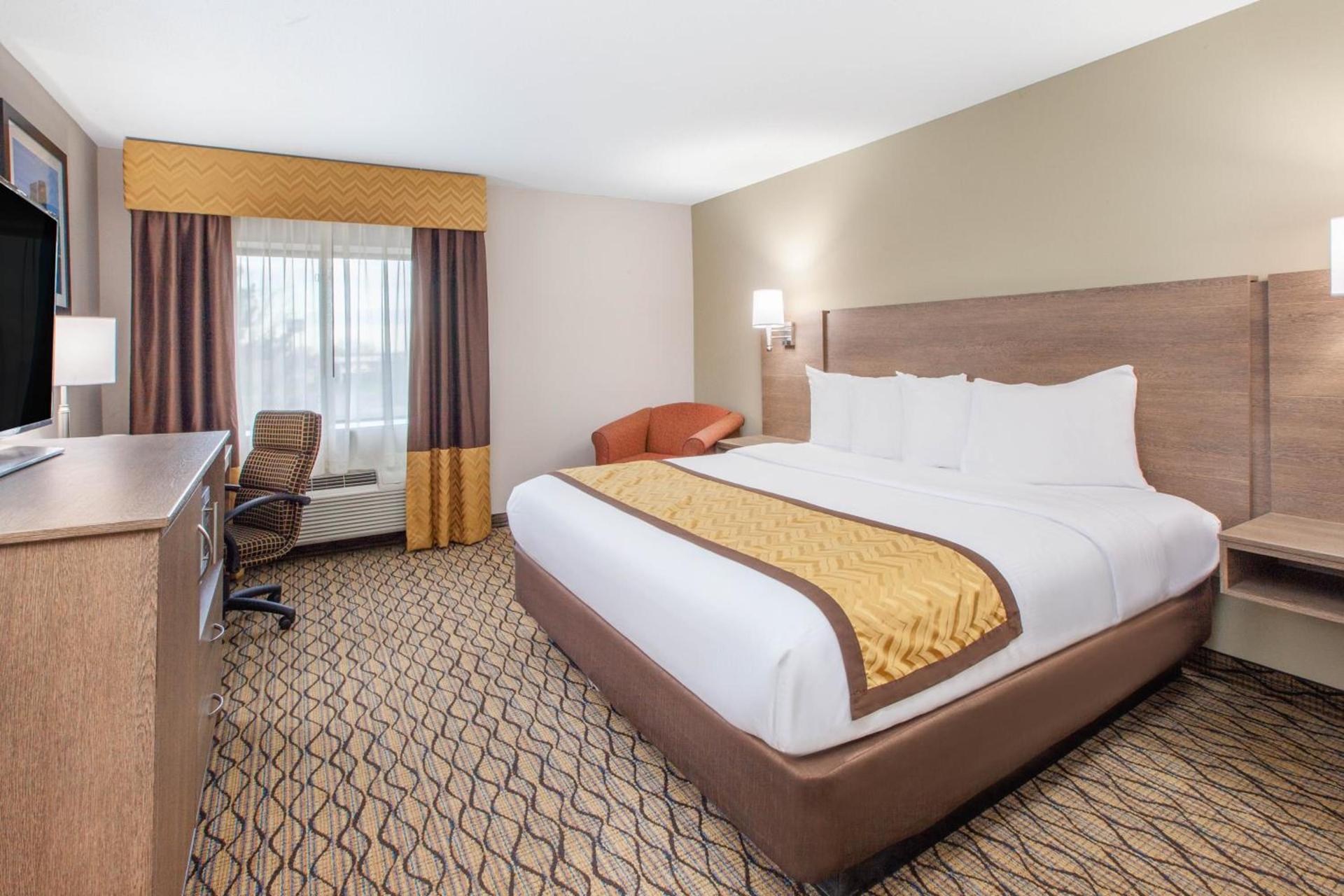 Baymont by Wyndham Grand Rapids Airport photo 30