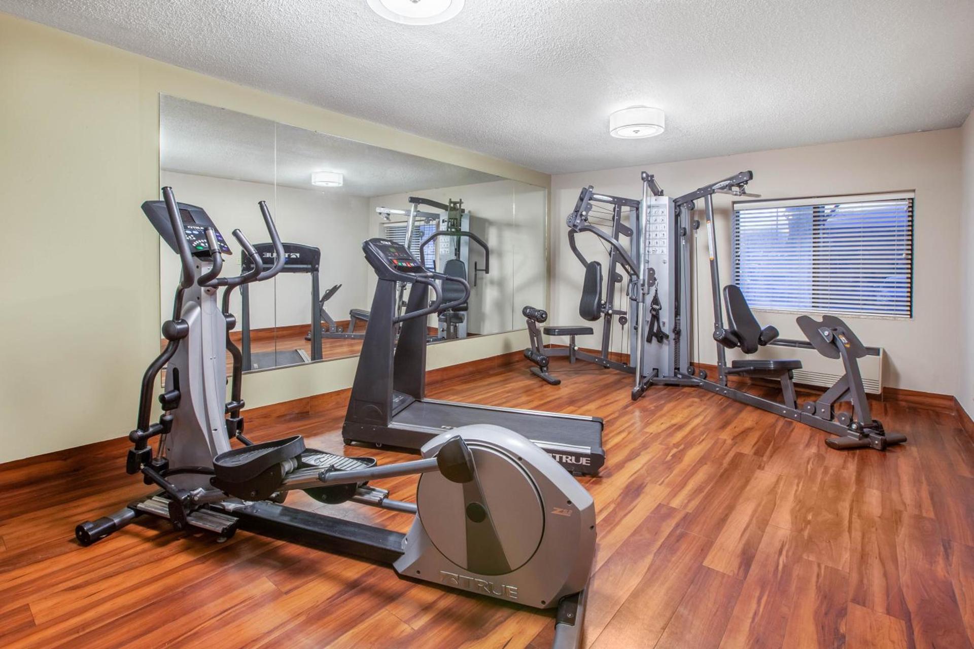 Baymont by Wyndham Grand Rapids Airport photo 18