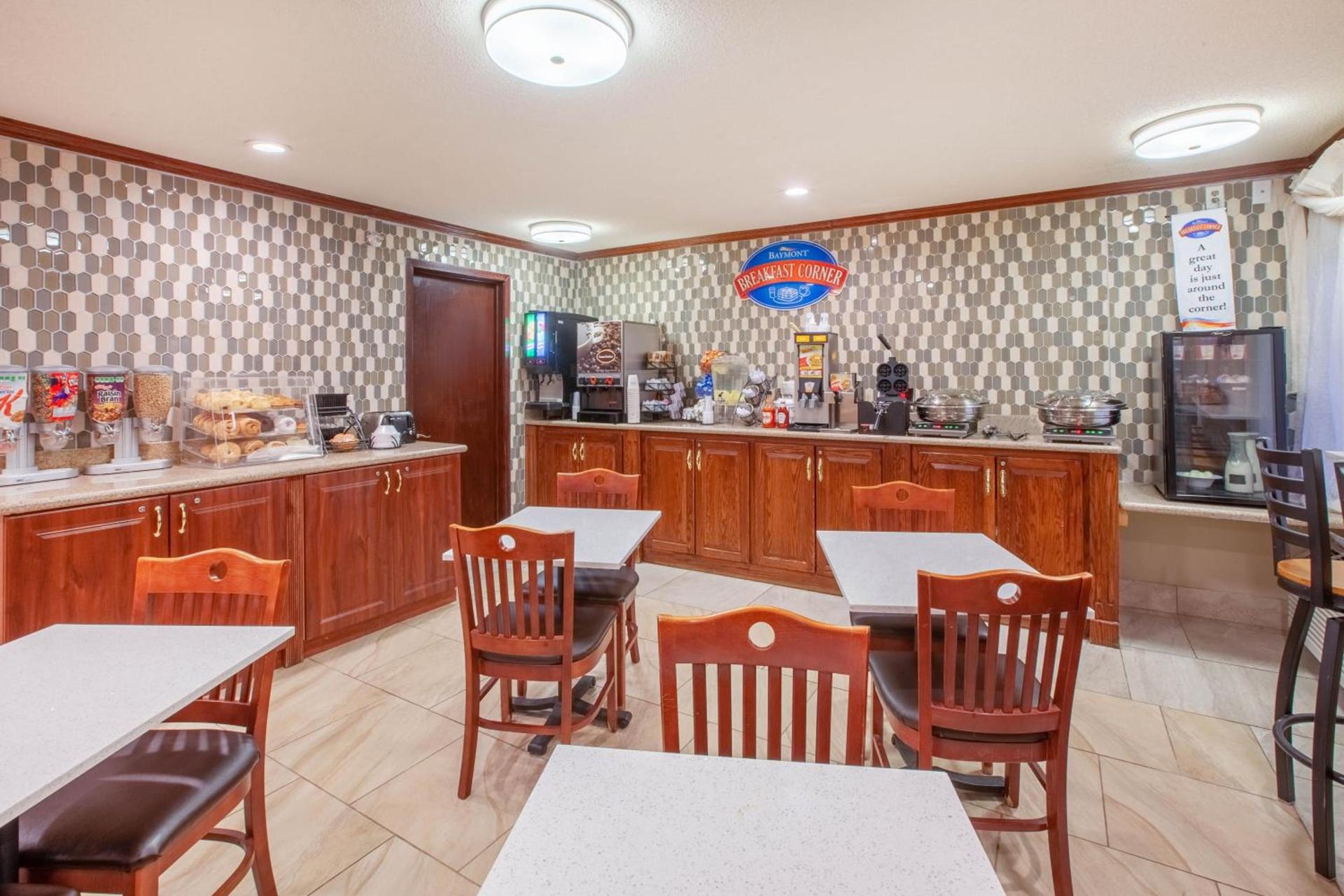 Baymont by Wyndham Grand Rapids Airport photo 20