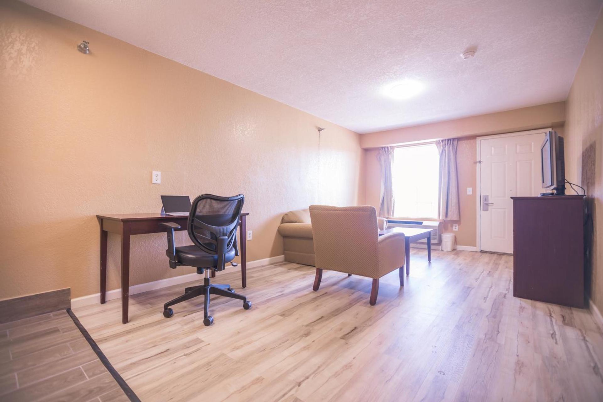 The Crossroads Hotel and Suites Irving photo 8