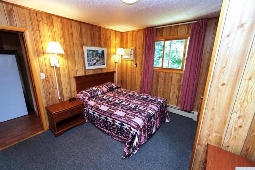 Red Ranch Inn photo 80