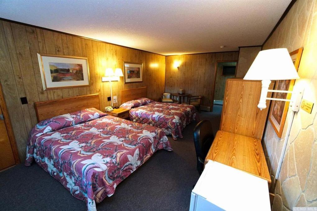 Red Ranch Inn photo 79