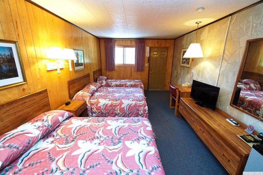 Red Ranch Inn photo 78