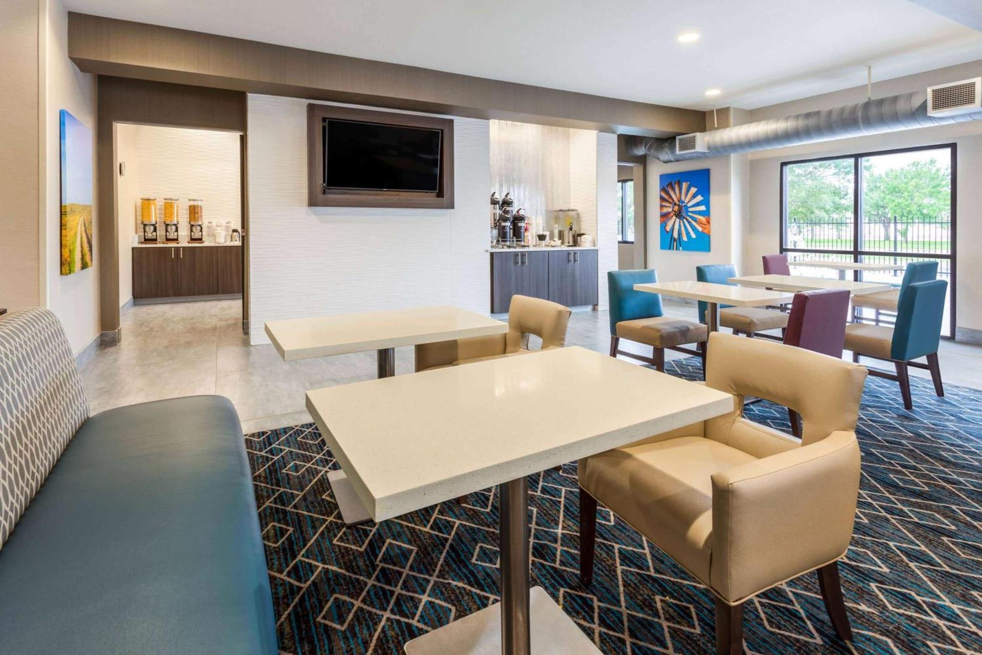 La Quinta by Wyndham Wichita Airport photo 34
