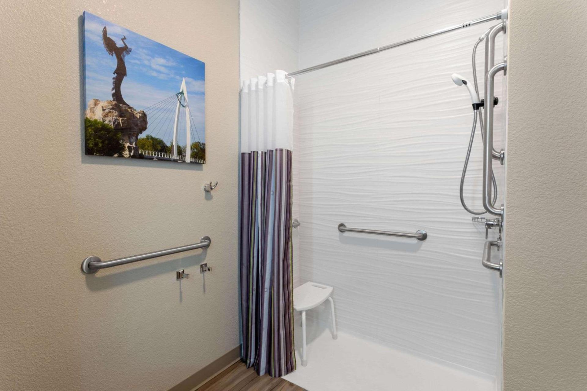 La Quinta by Wyndham Wichita Airport photo 19