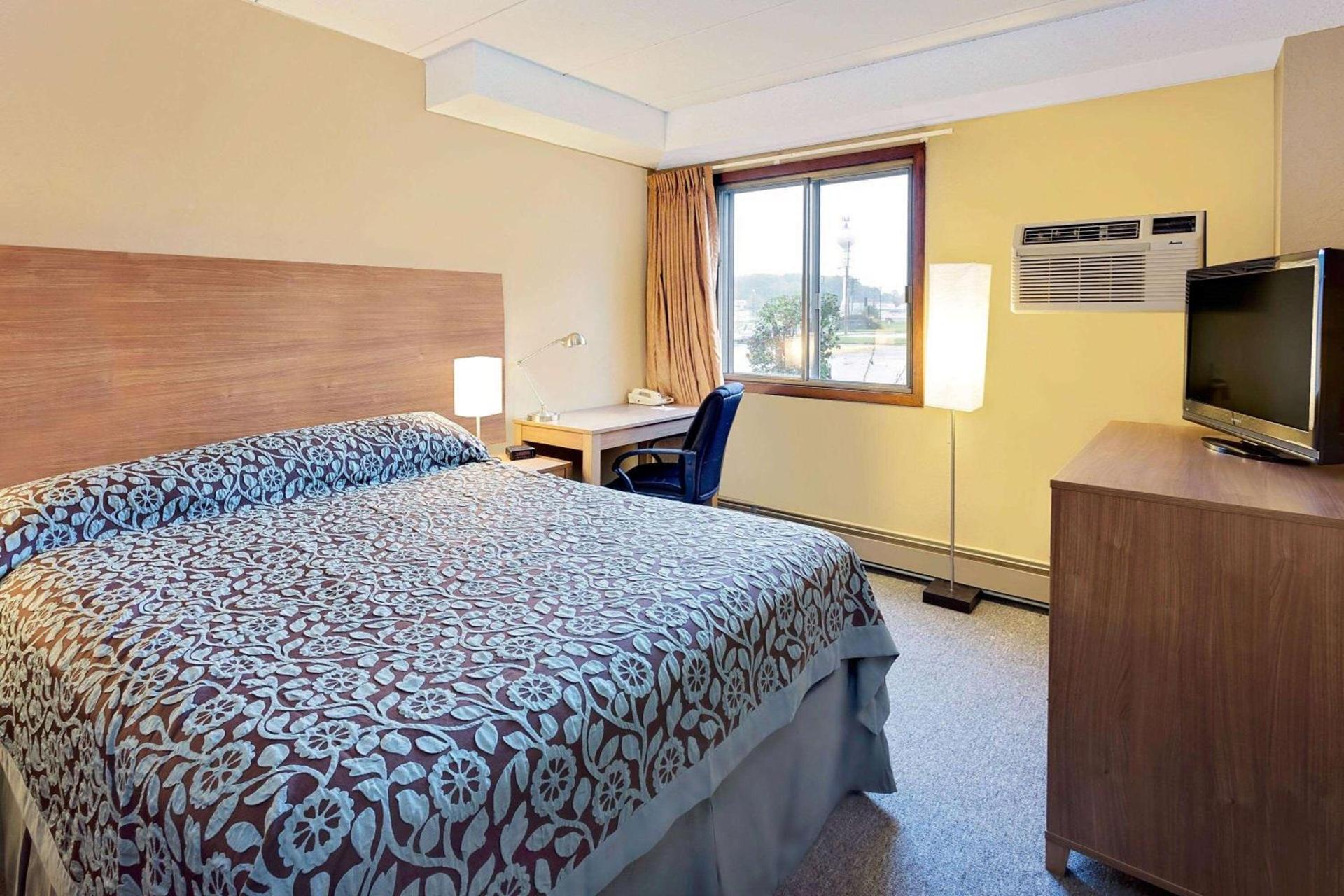 Days Inn by Wyndham Winona photo 10