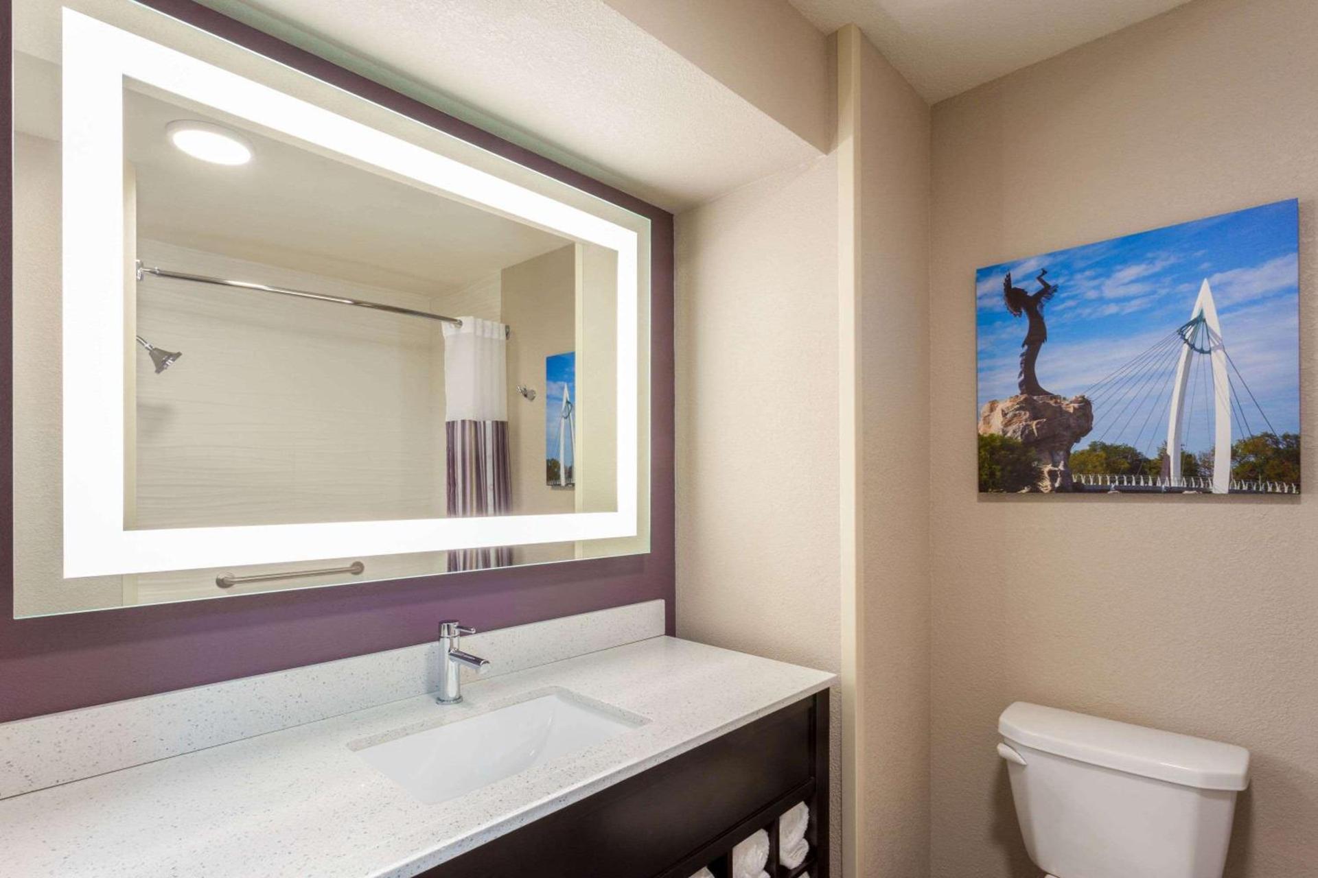 La Quinta by Wyndham Wichita Airport photo 5