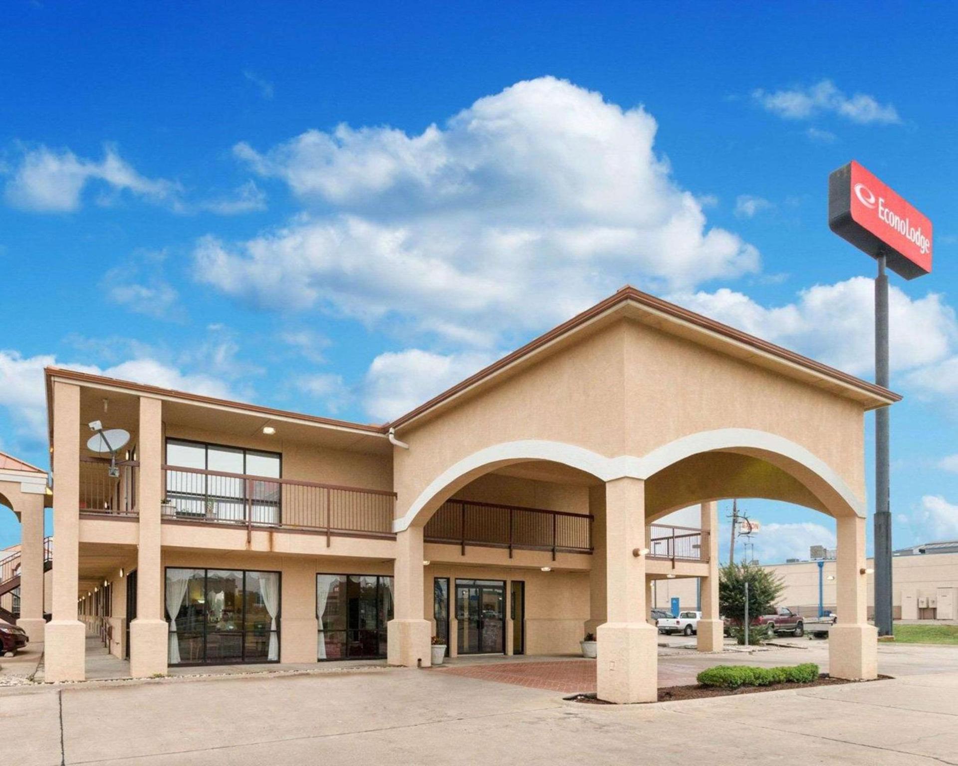 Econo Lodge Hillsboro I-35 photo 7