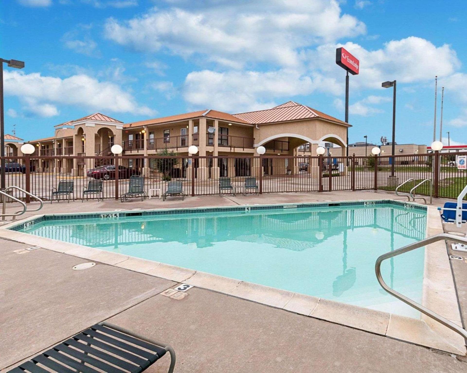 Econo Lodge Hillsboro I-35 photo 9