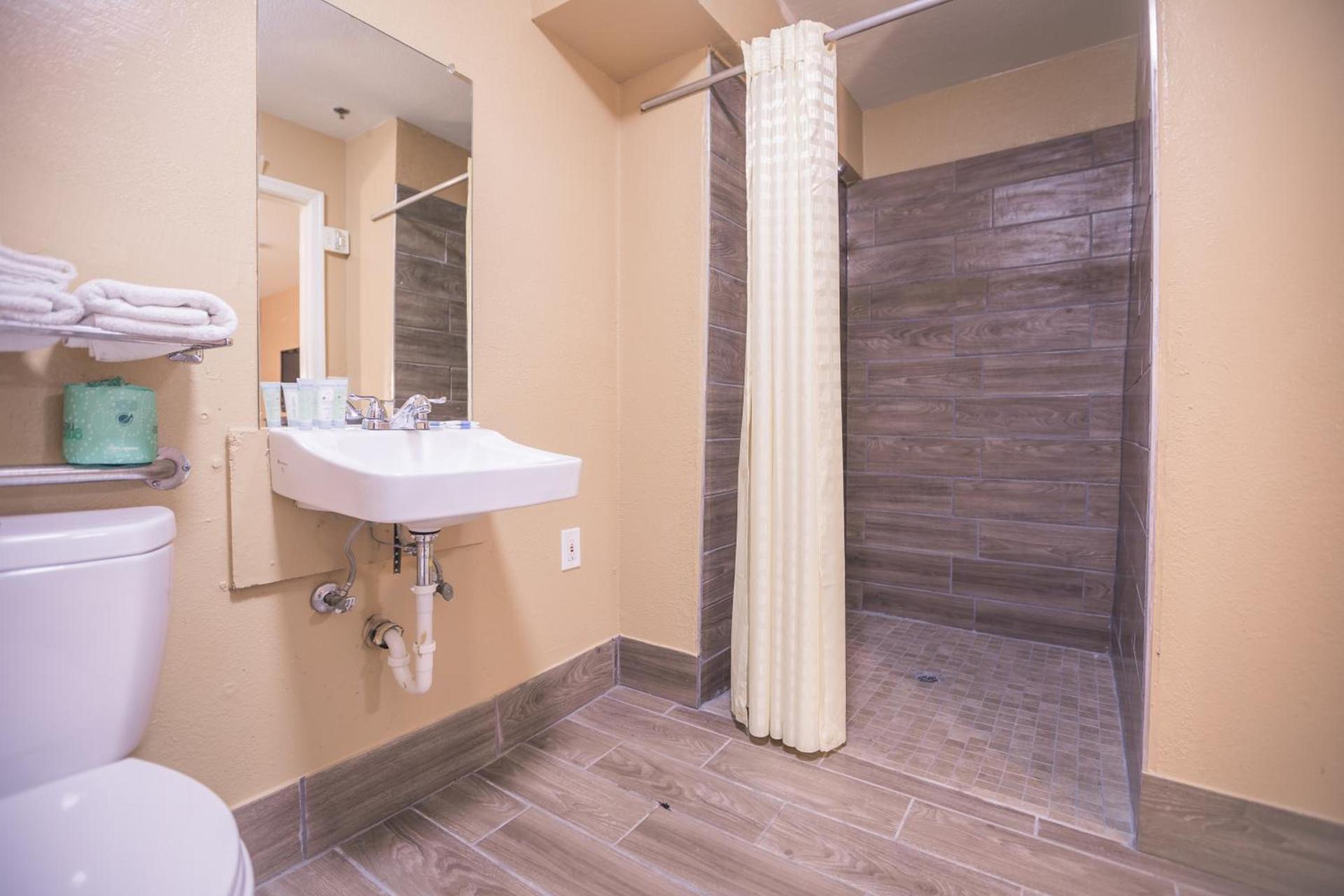 The Crossroads Hotel and Suites Irving photo 15