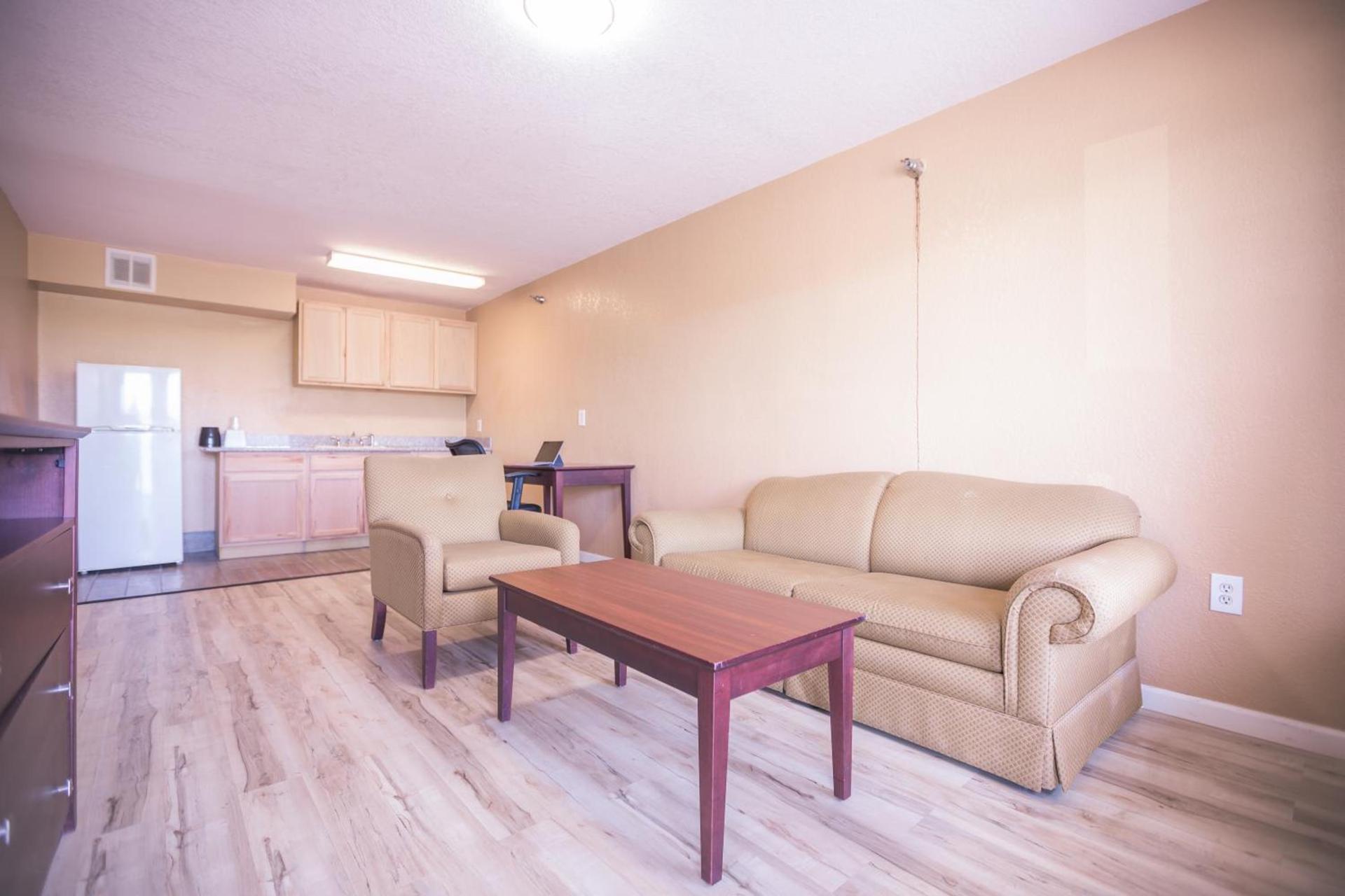 The Crossroads Hotel and Suites Irving photo 7