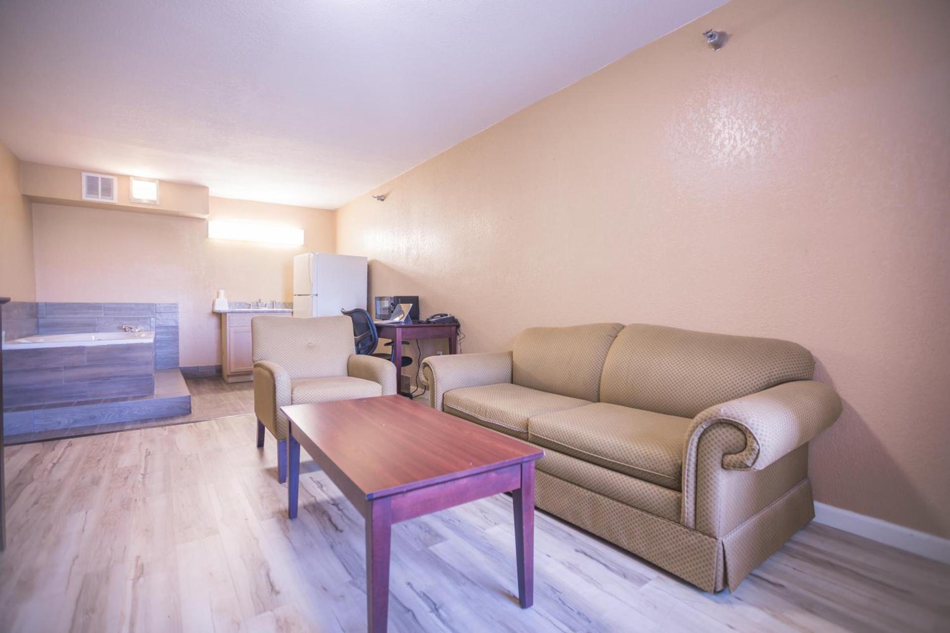 The Crossroads Hotel and Suites Irving photo 6