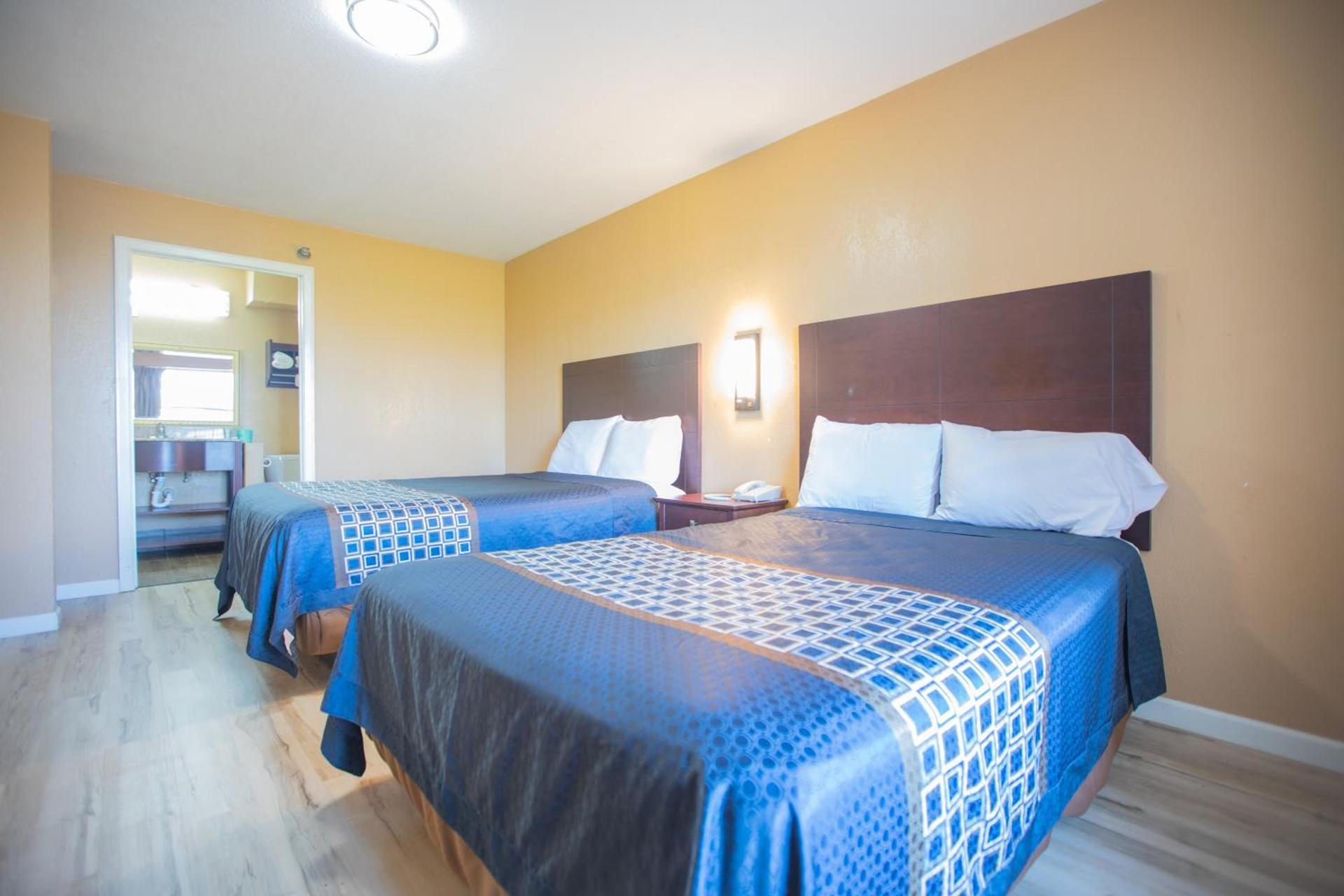The Crossroads Hotel and Suites Irving photo 11