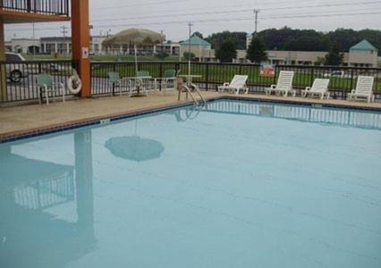 Econo Lodge Inn & Suites Jackson Northwest photo 7