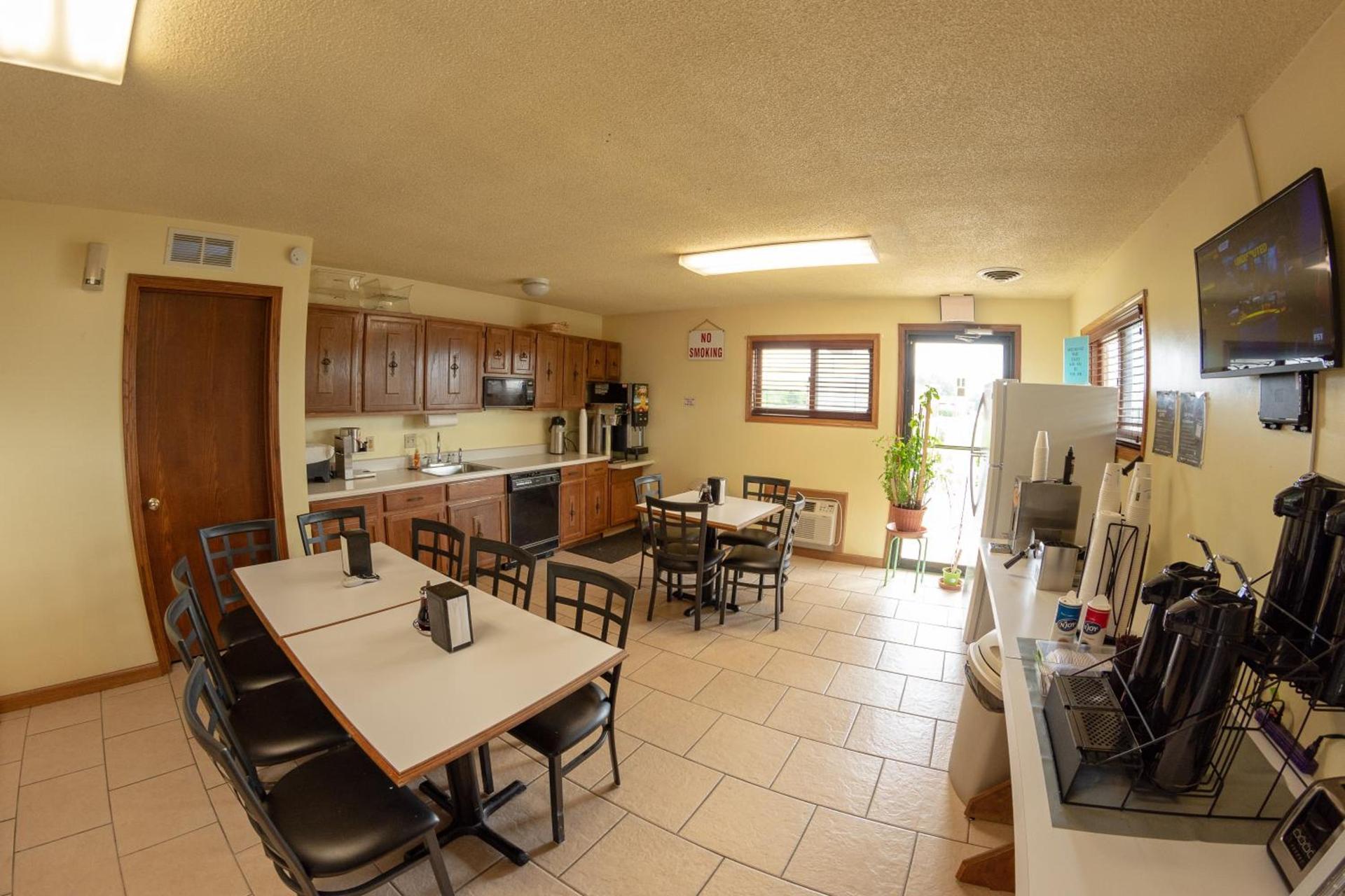Americas Best Value Inn Chanute photo 14
