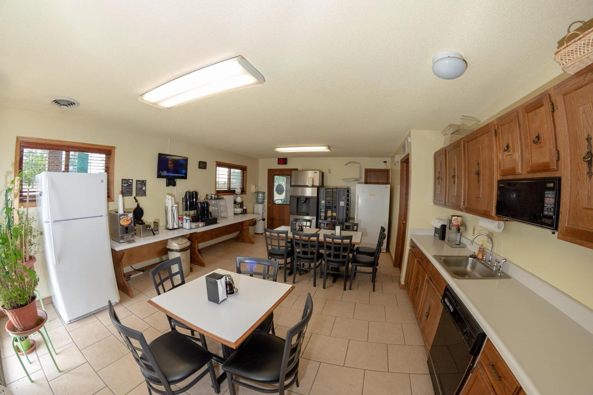 Americas Best Value Inn Chanute photo 5