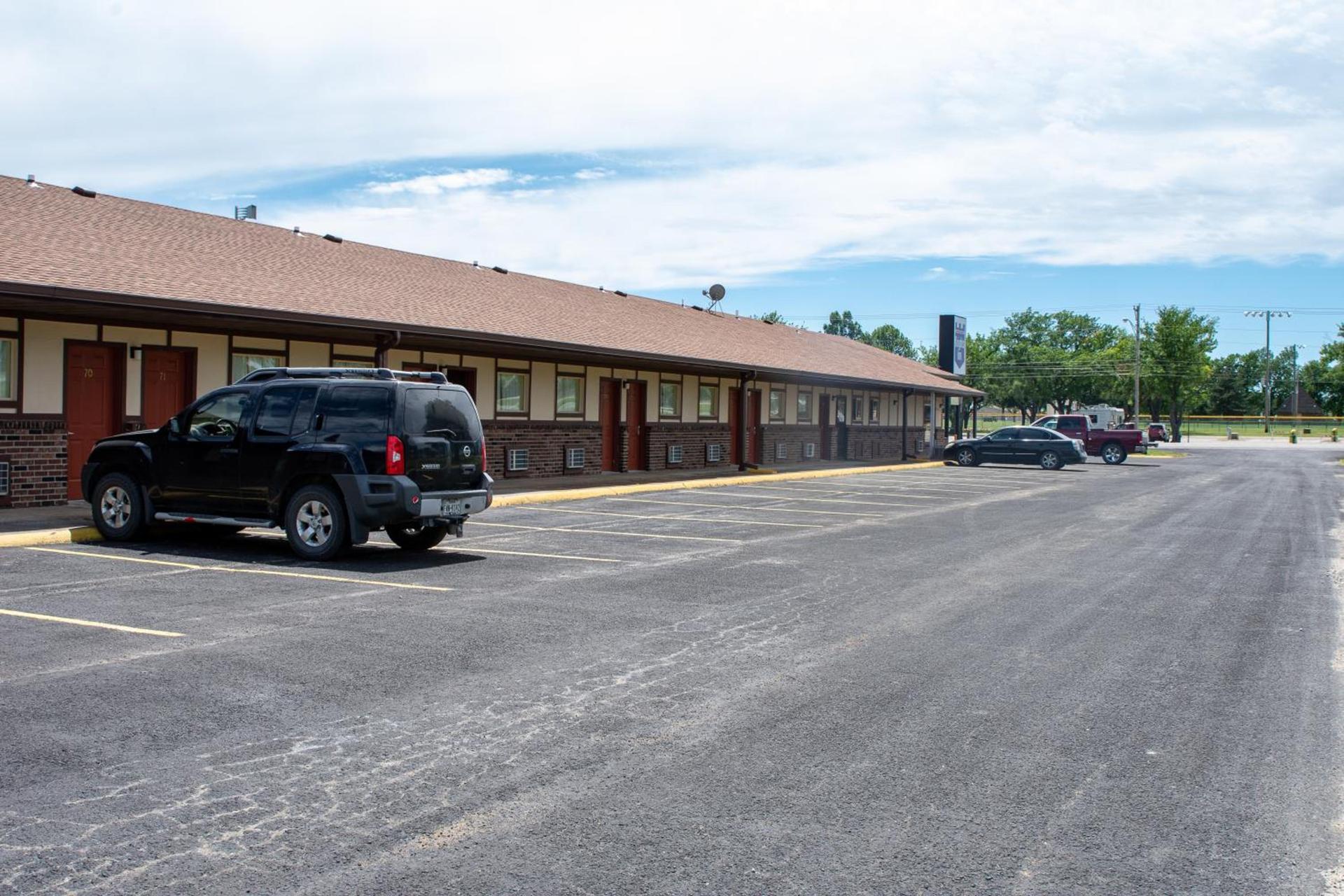 Americas Best Value Inn Chanute photo 2