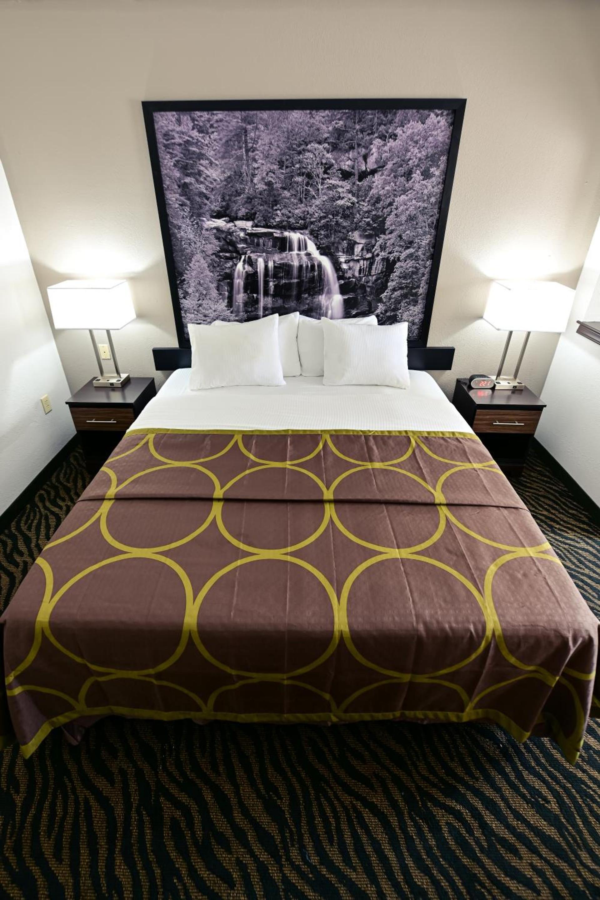 Super 8 by Wyndham High Point/Greensboro photo 53