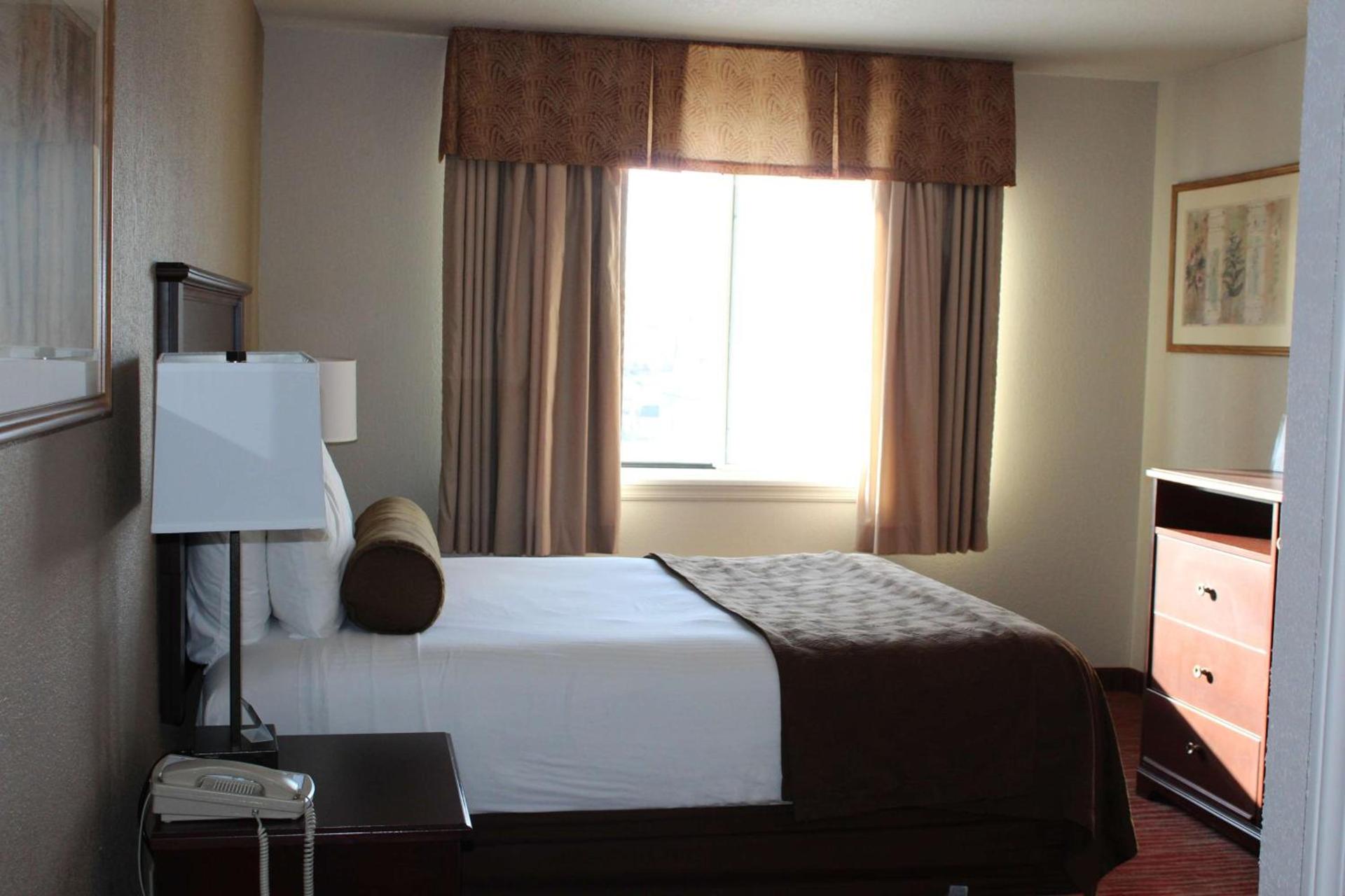 Best Western Plus Concord Inn photo 16