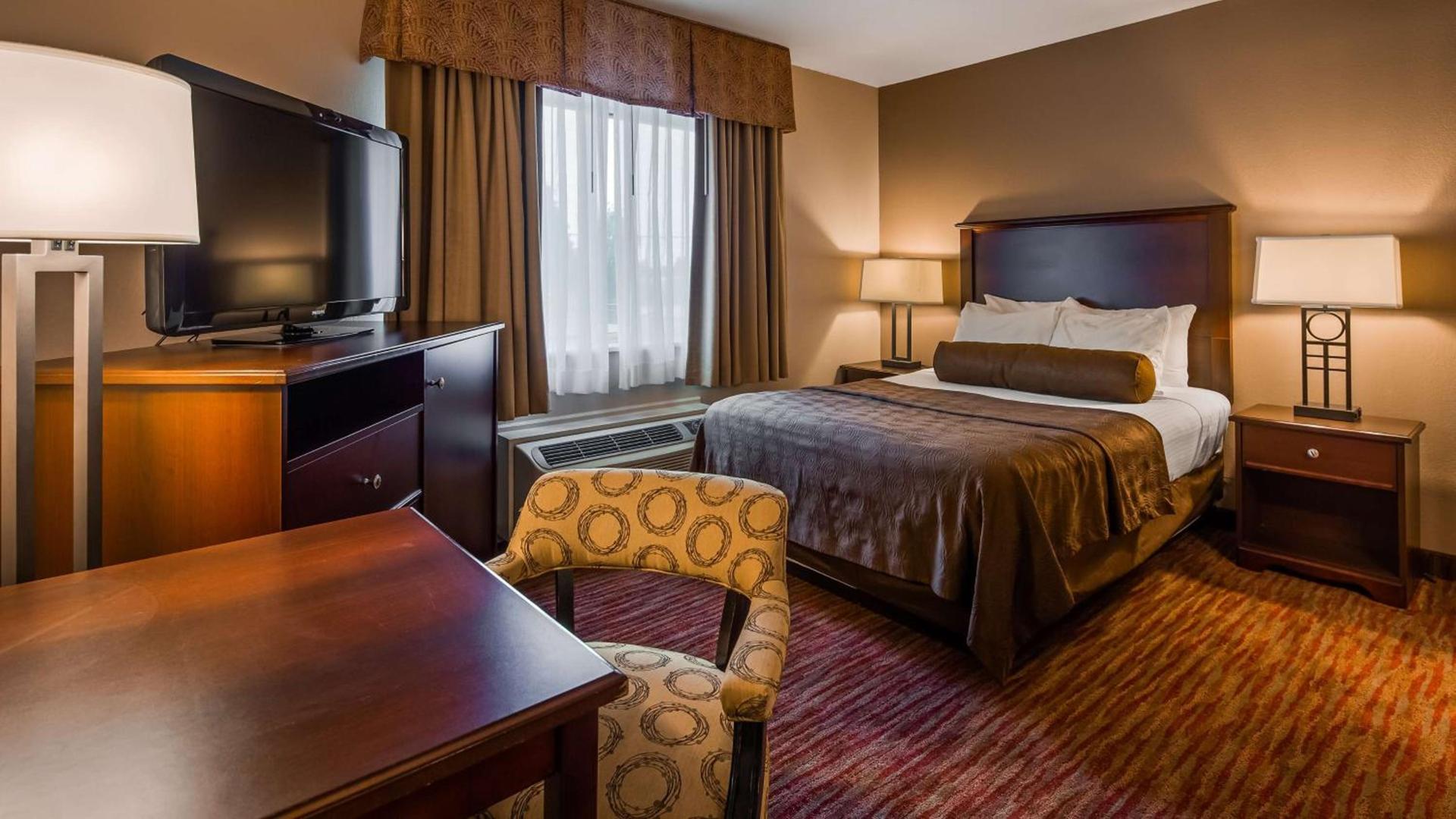 Best Western Plus Concord Inn photo 11