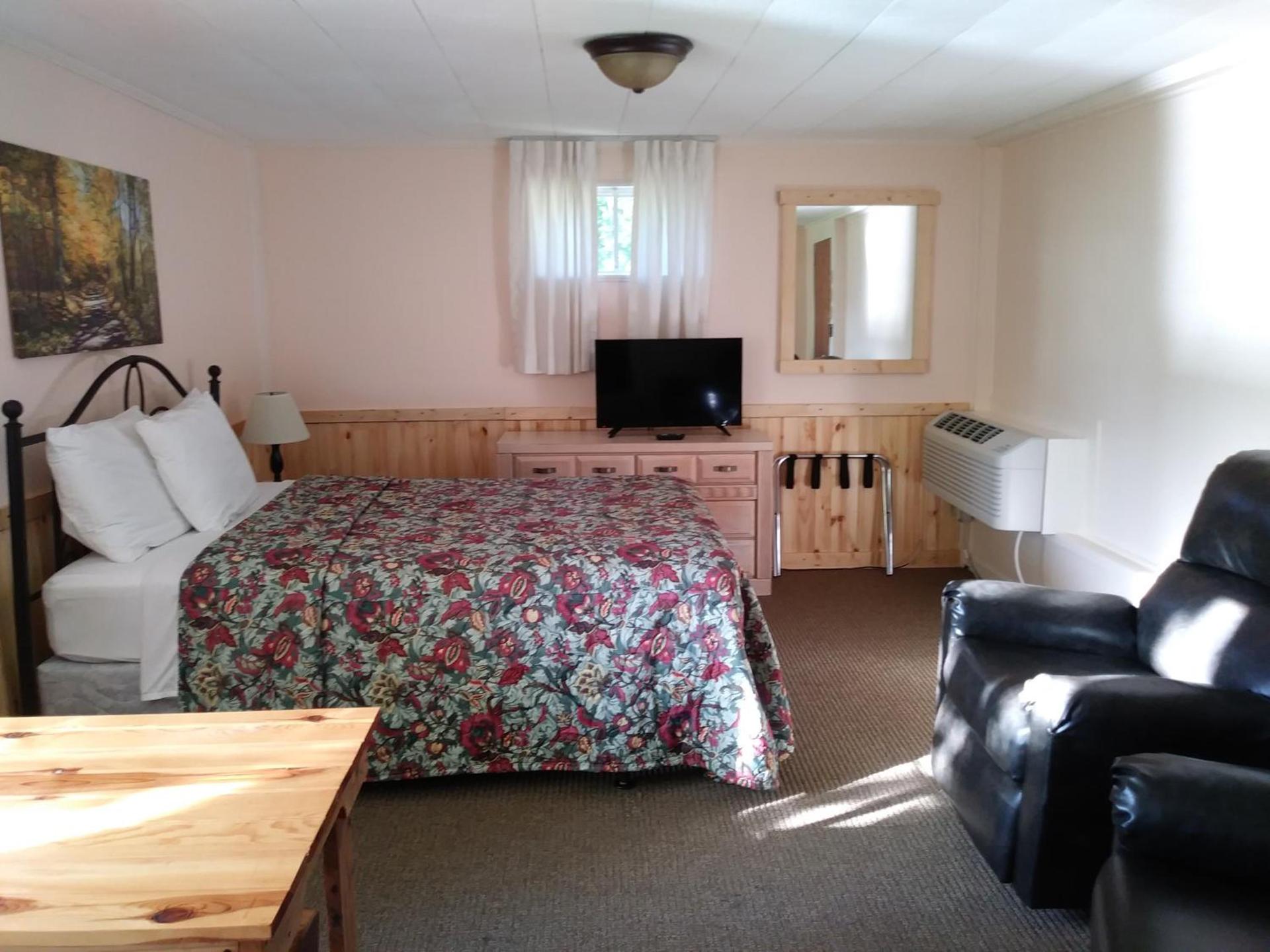 Riverbend Lodging photo 18