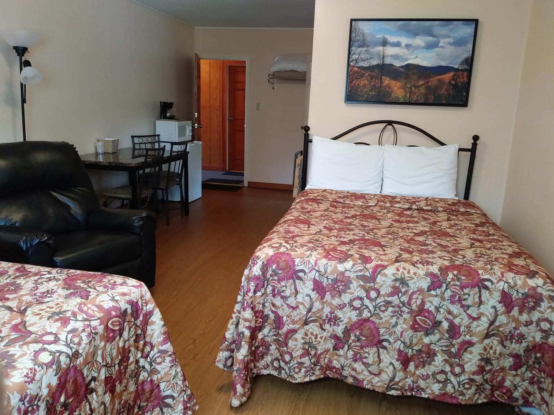 Riverbend Lodging photo 3