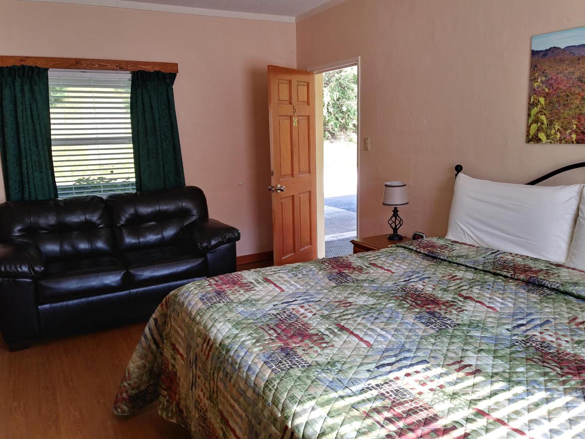 Riverbend Lodging photo 26
