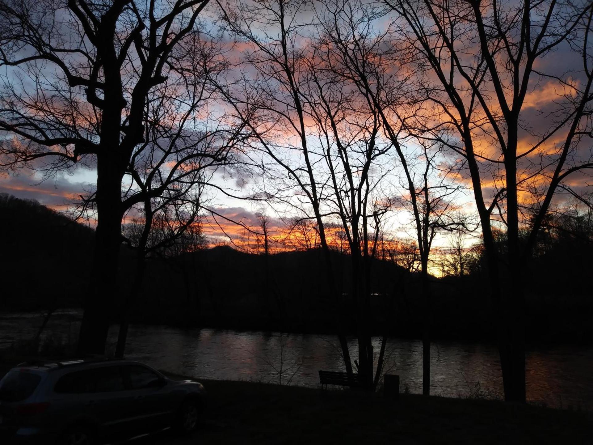 Riverbend Lodging photo 11