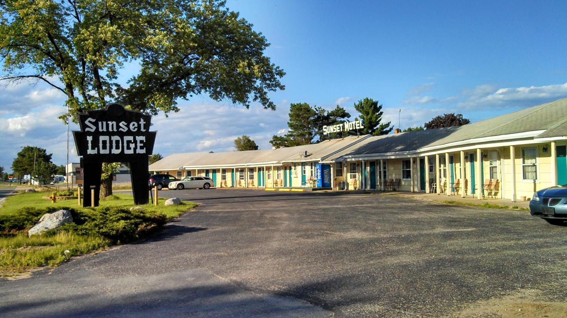 Sunset Lodge Escanaba photo 24