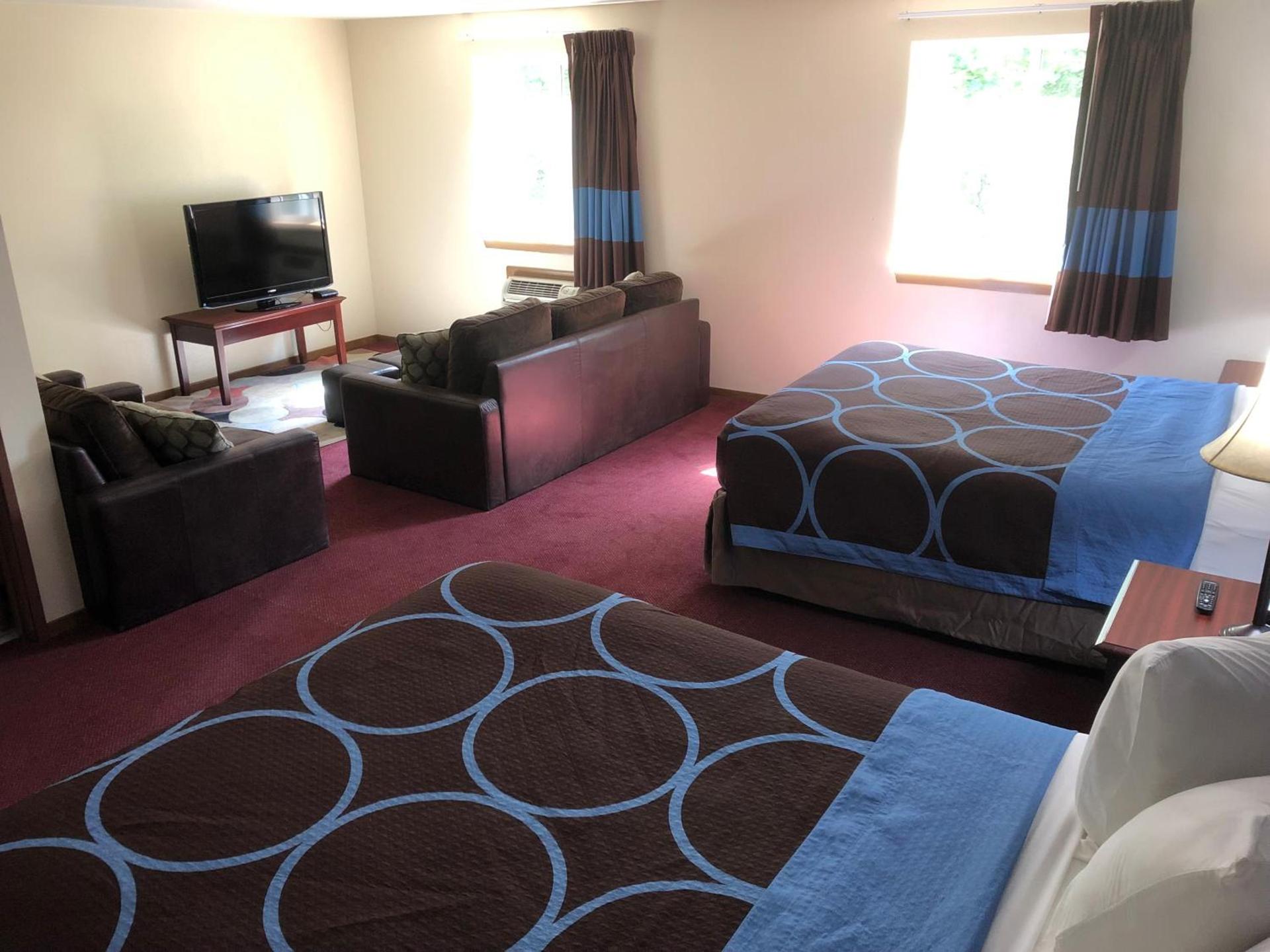 Super 8 by Wyndham Lewiston photo 2